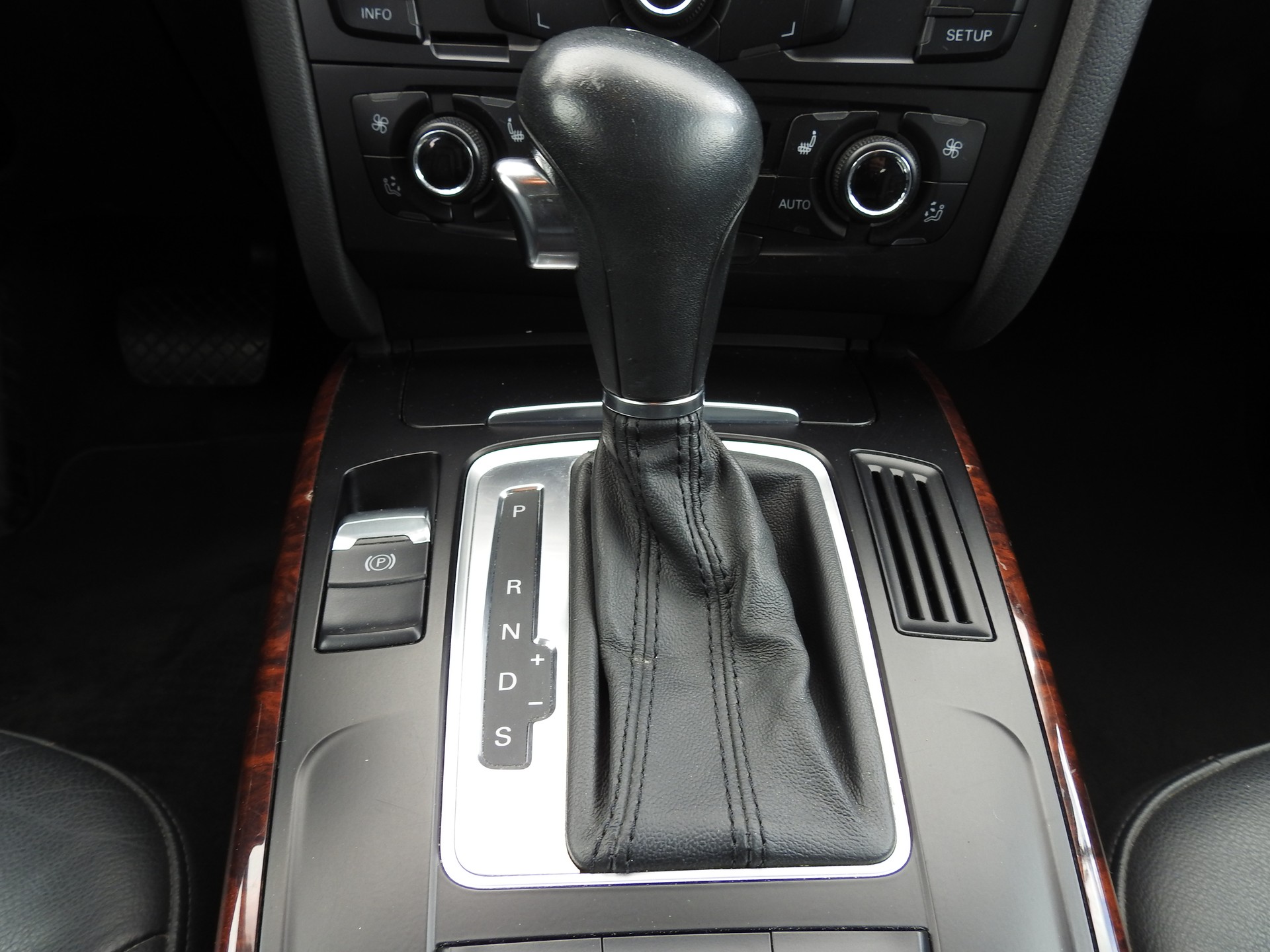 AUDI A4 Avant 2.0 TFSI quattro S-tronic-image-20
