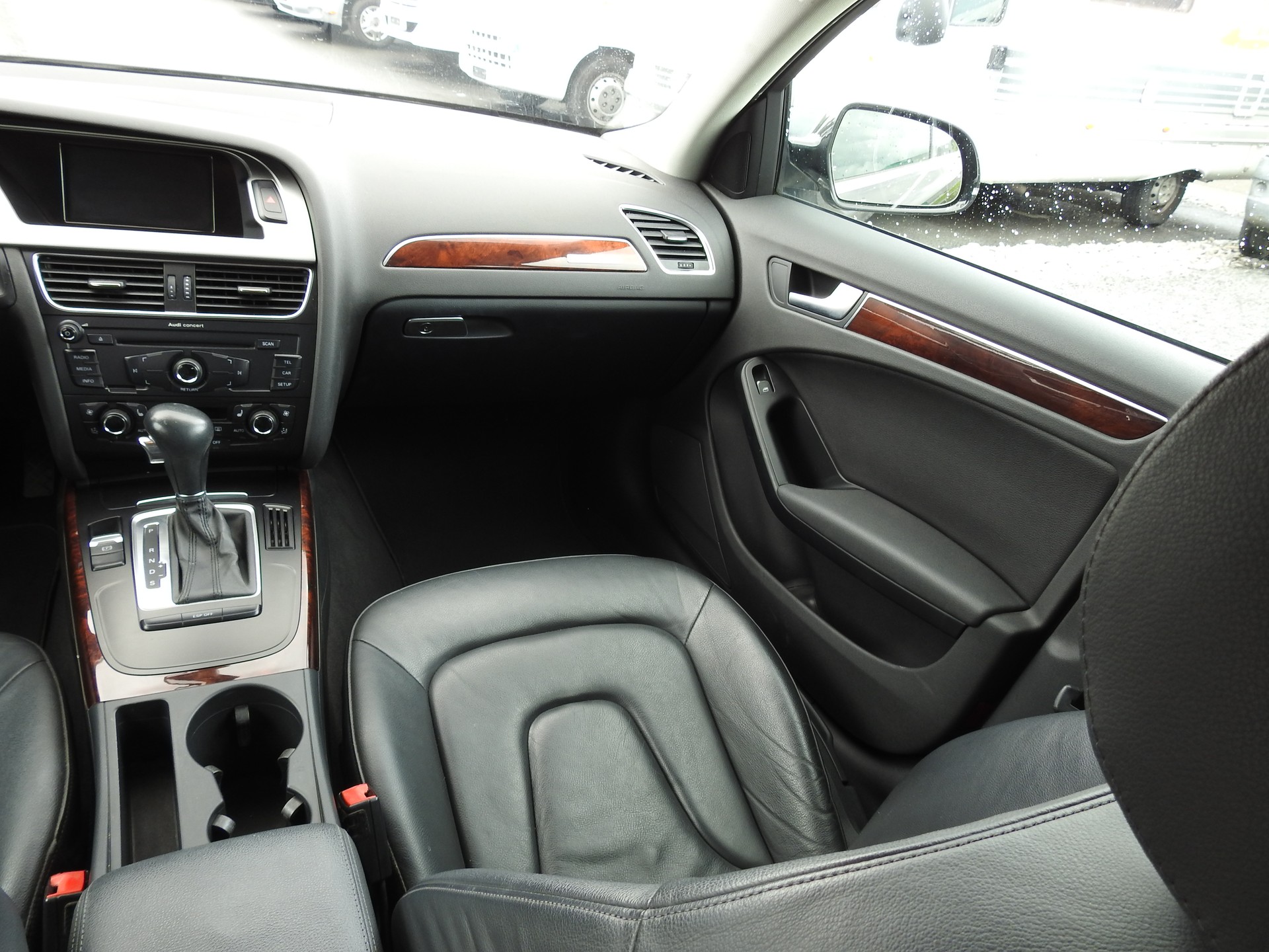 AUDI A4 Avant 2.0 TFSI quattro S-tronic-image-18