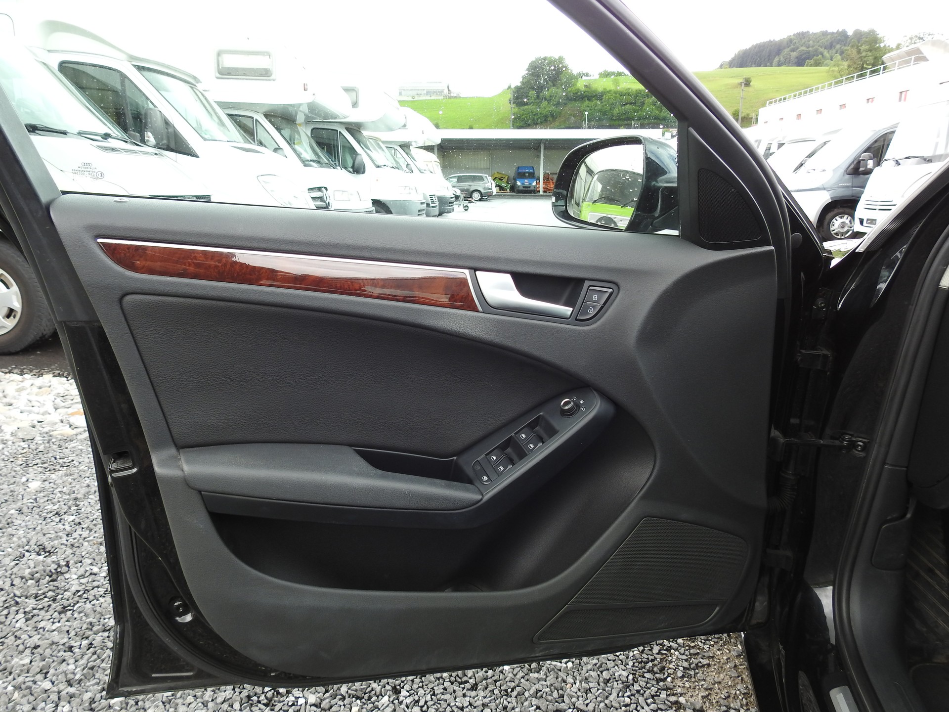 AUDI A4 Avant 2.0 TFSI quattro S-tronic-image-10