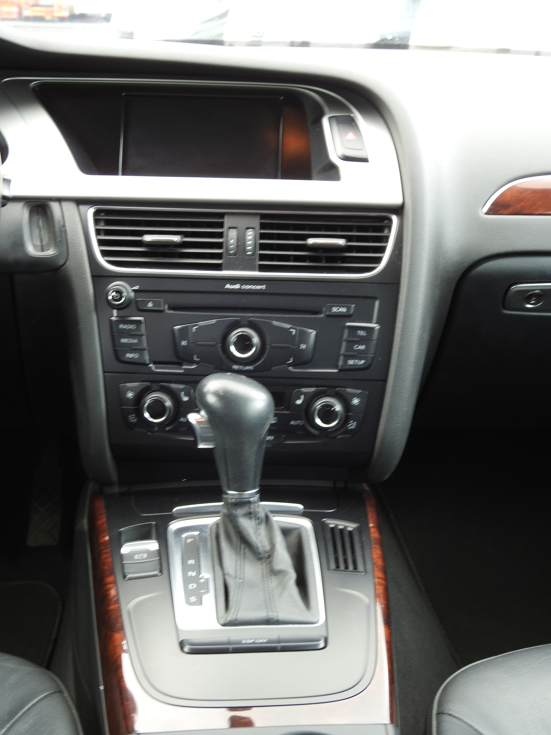 AUDI A4 Avant 2.0 TFSI quattro S-tronic-image-17
