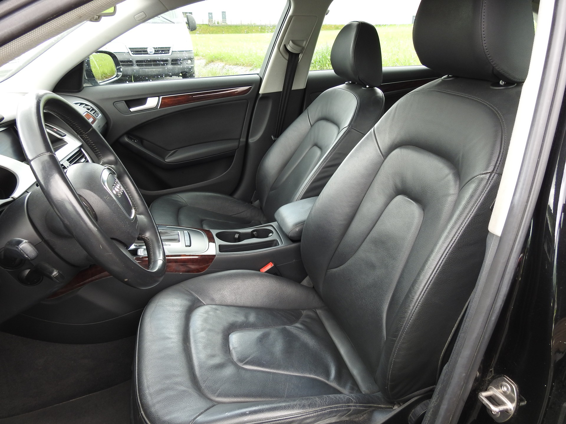 AUDI A4 Avant 2.0 TFSI quattro S-tronic-image-13