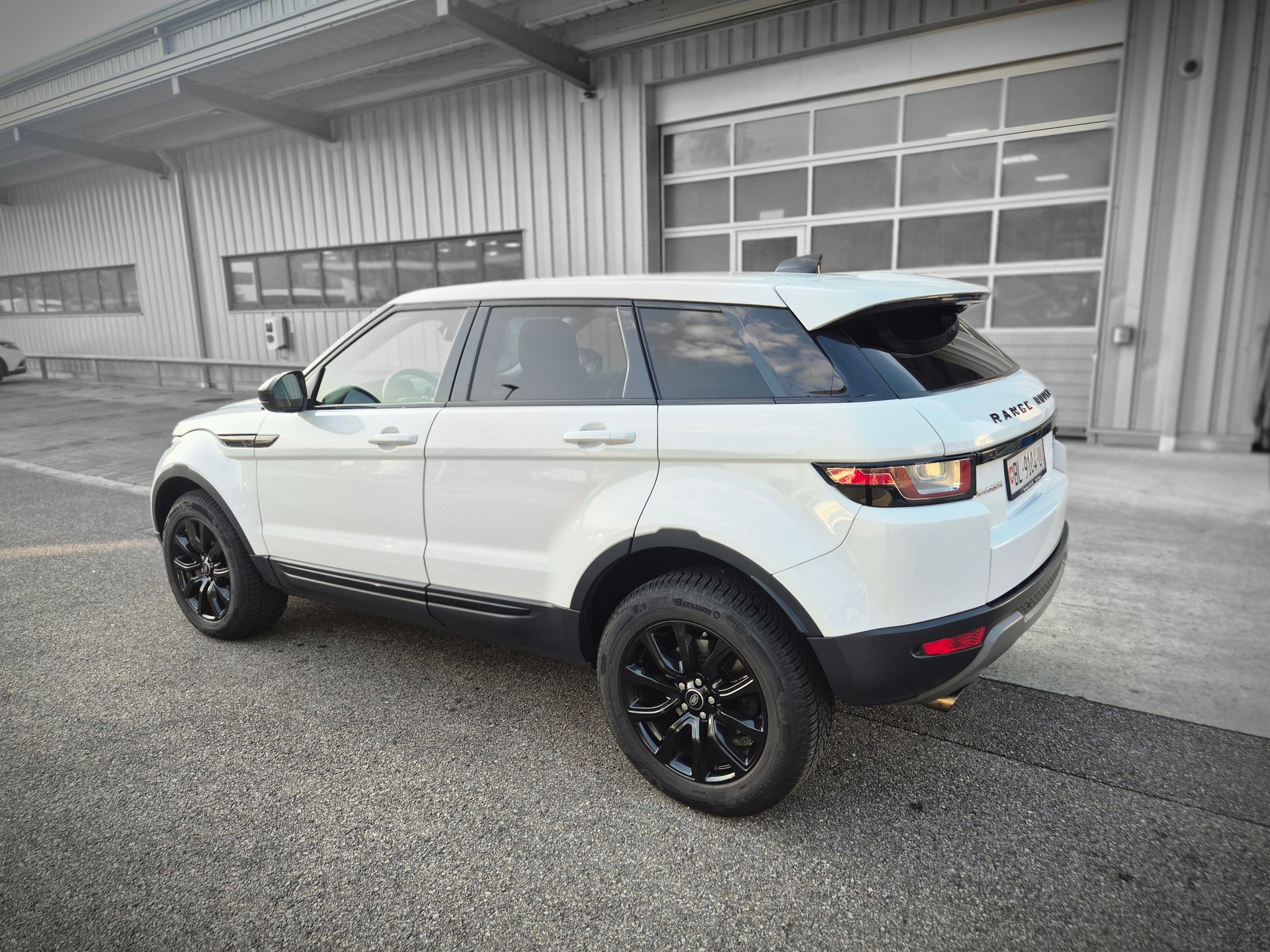 LAND ROVER Range Rover Evoque 2.0 TD4 HSE Dynamic AT9-image-4