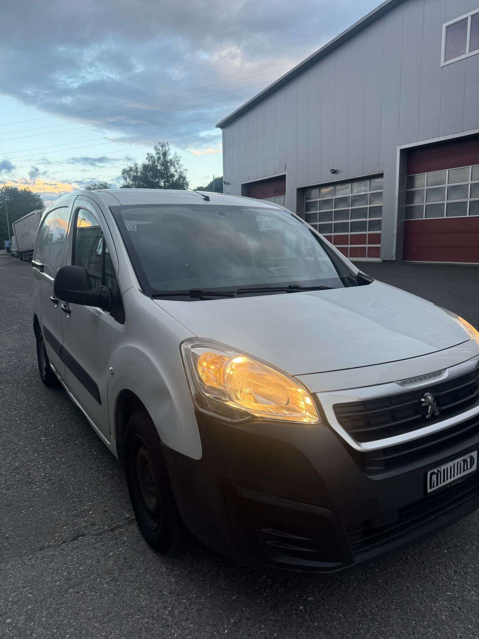 PEUGEOT Partner 1.6 BlueHDI S&S Active-image-1