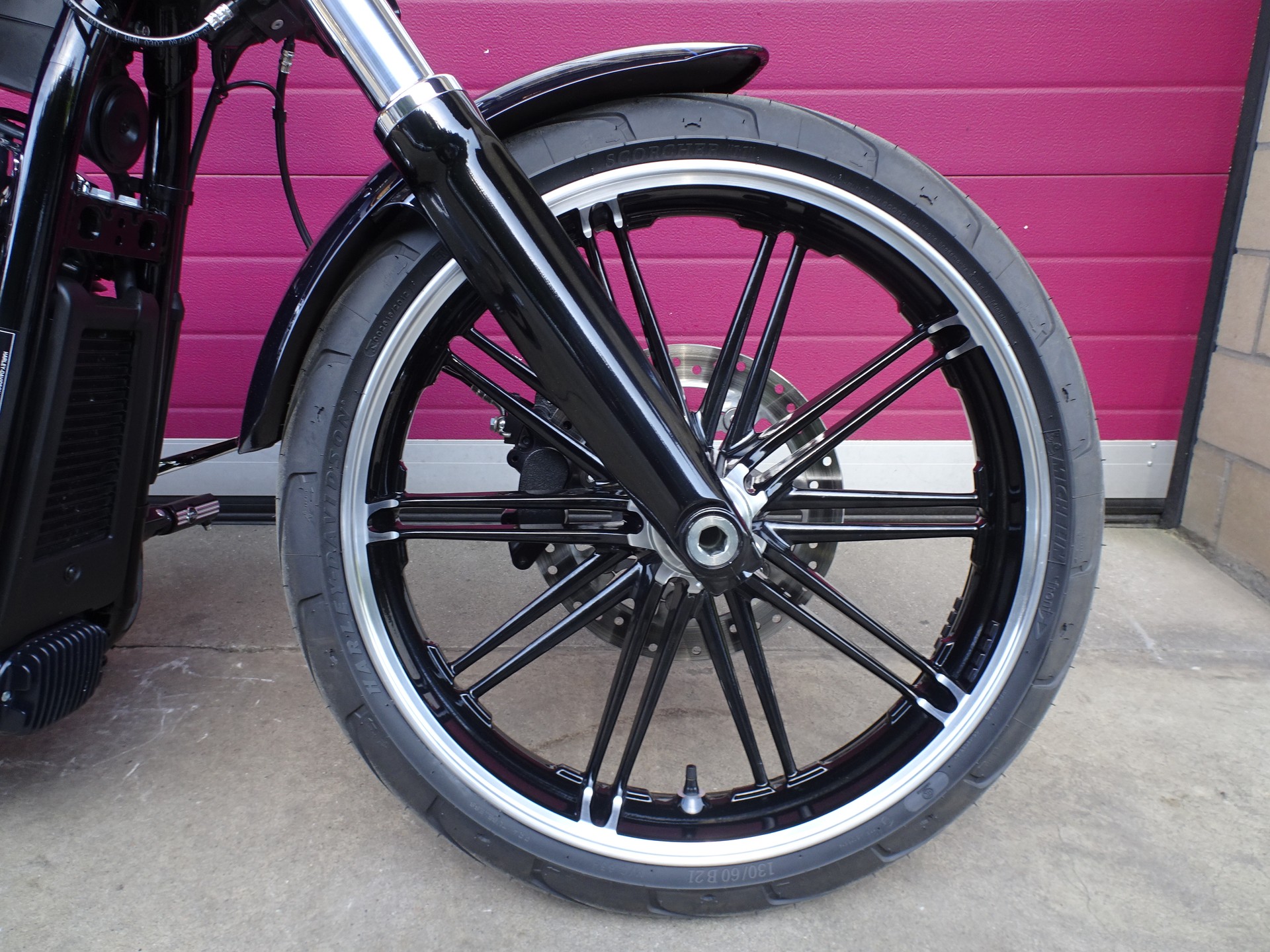 HARLEY-DAVIDSON FXBRS Breakout 114 ABS-showroom-element-1