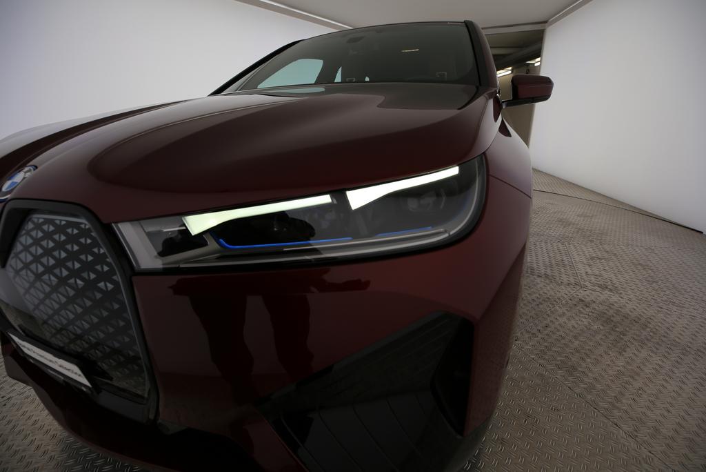 BMW iX xDrive50-image-18