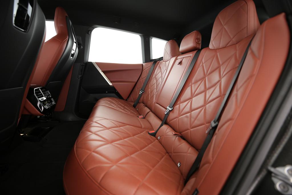 BMW iX xDrive50-image-13
