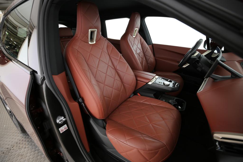 BMW iX xDrive50-image-12