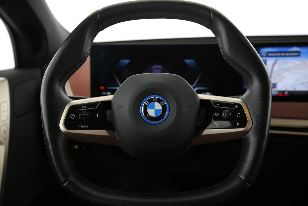 BMW iX xDrive50-image-5