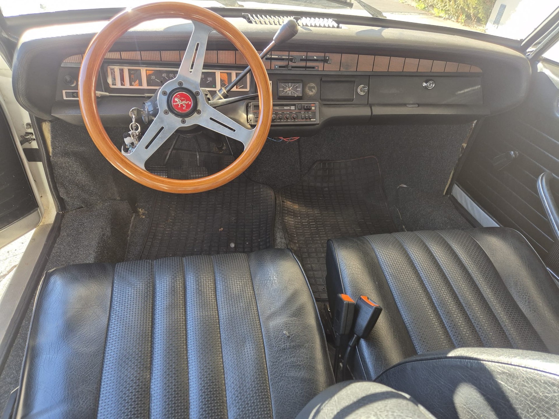 PEUGEOT 304-image-4
