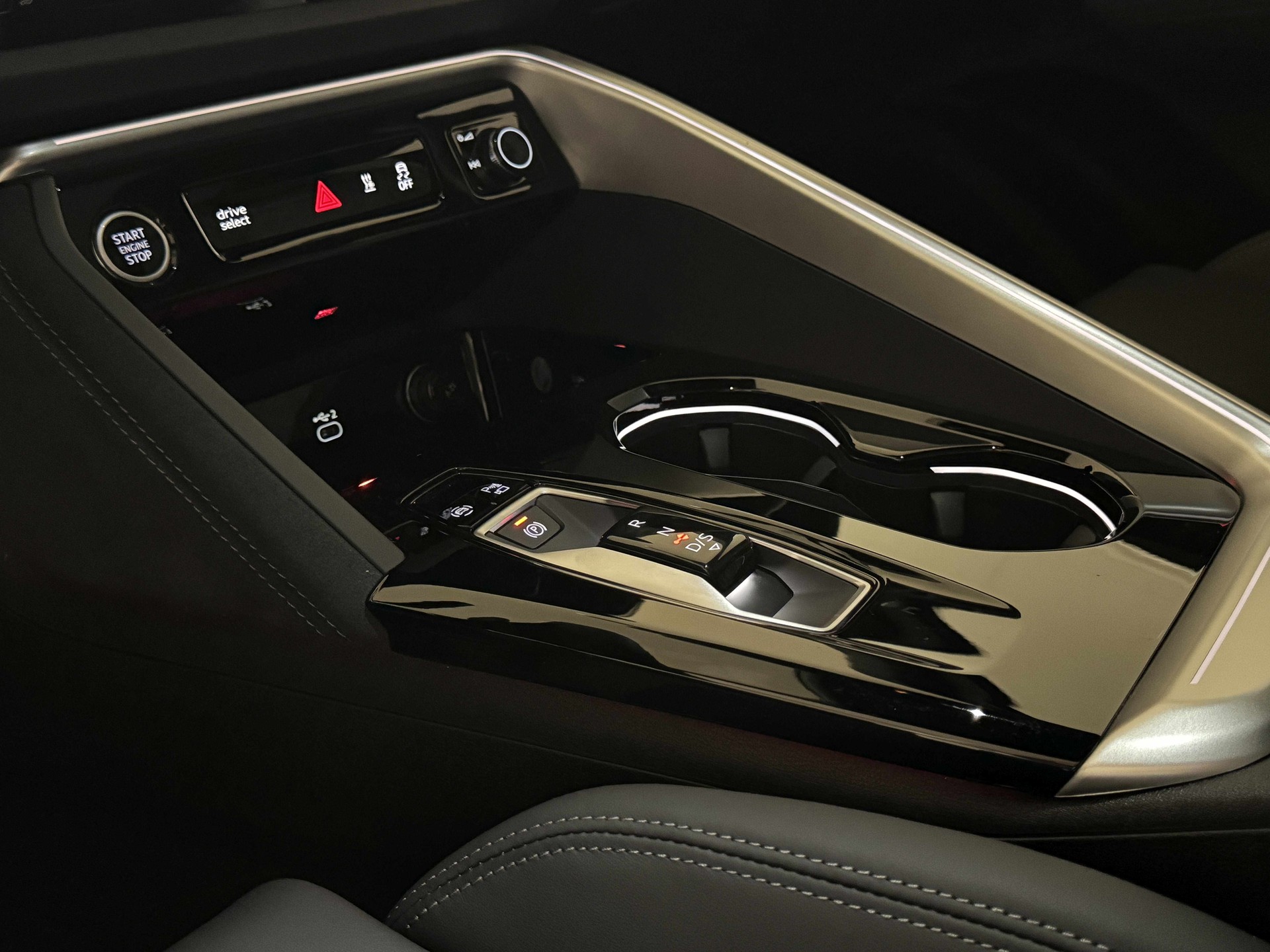 AUDI Q5 TDI quattro 220 kW S-tronic-image-12