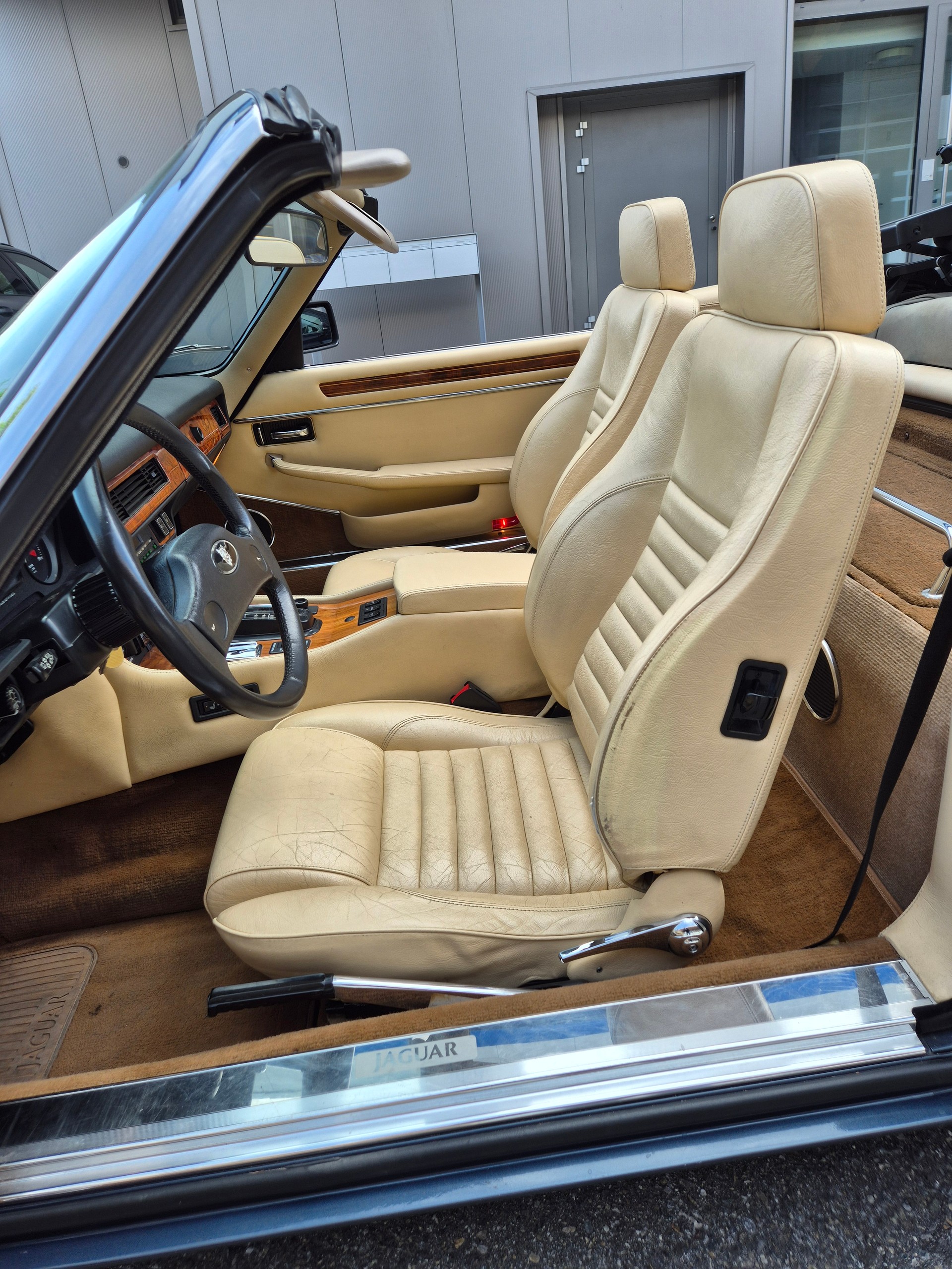 JAGUAR XJS 5.3 V12 Convertible-image-7