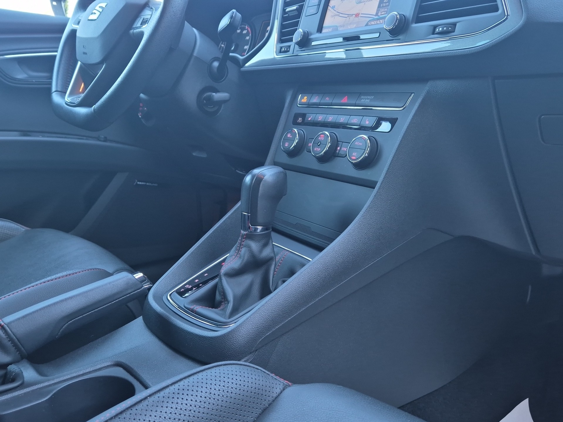 SEAT Leon 1.8 TSI FR DSG-image-22