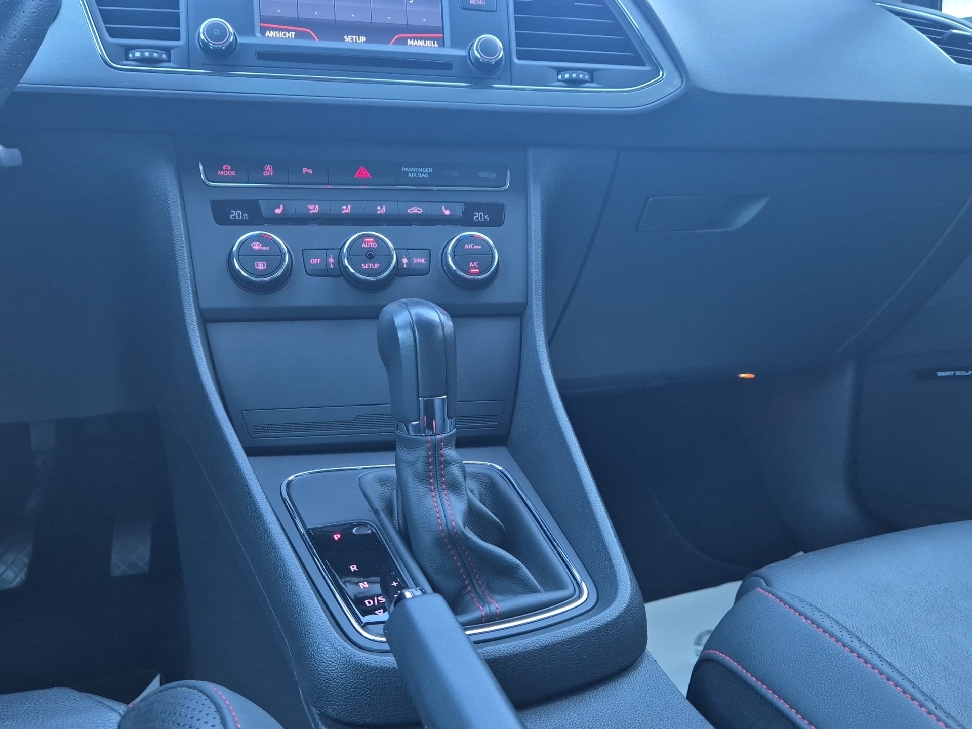 SEAT Leon 1.8 TSI FR DSG-image-17