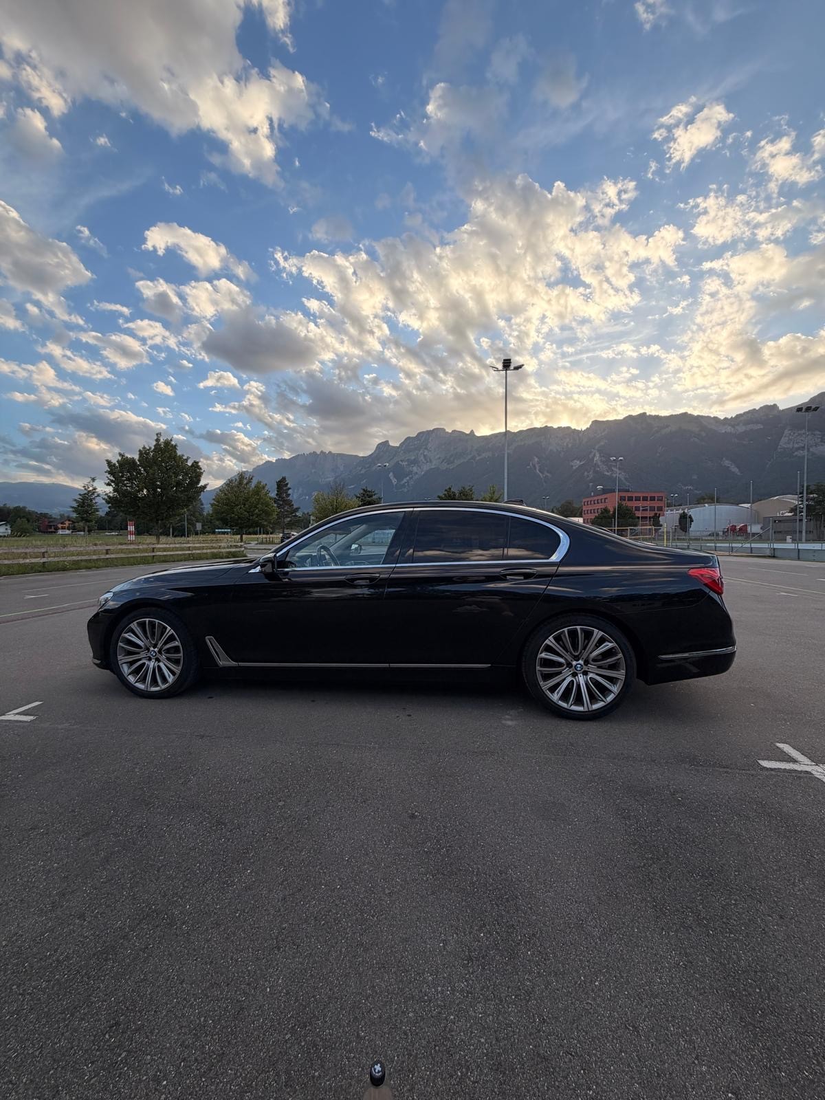 BMW 740d xDrive-image-1
