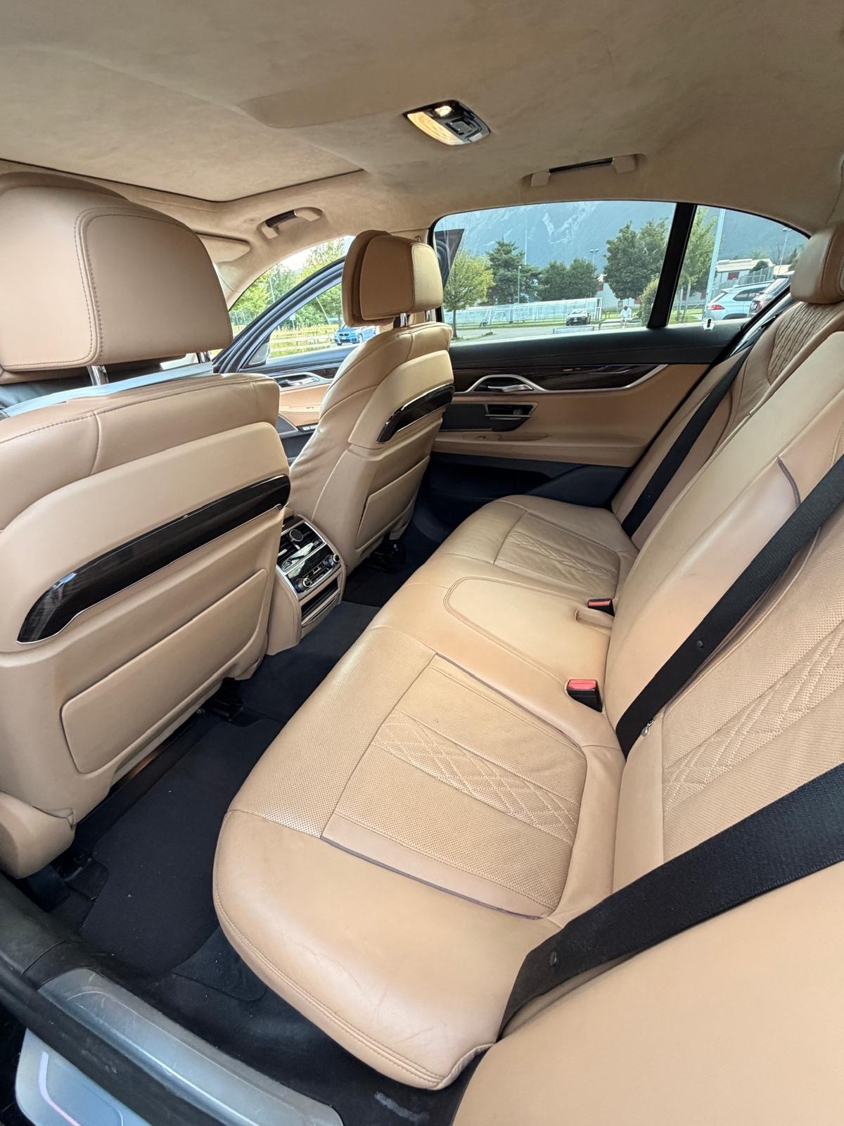 BMW 740d xDrive-image-3