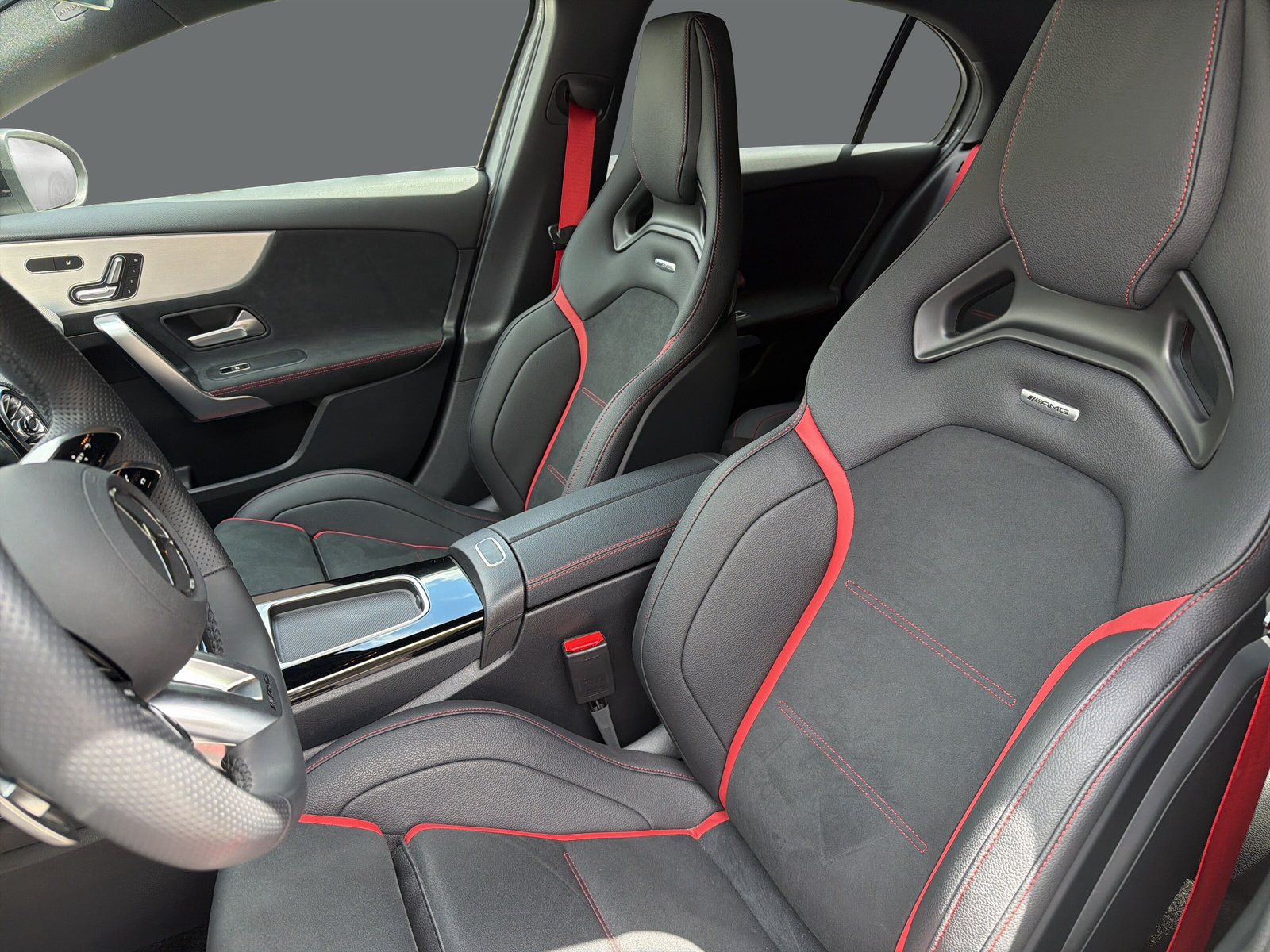 MERCEDES-BENZ A AMG 35 4Matic 8G-DCT-image-8