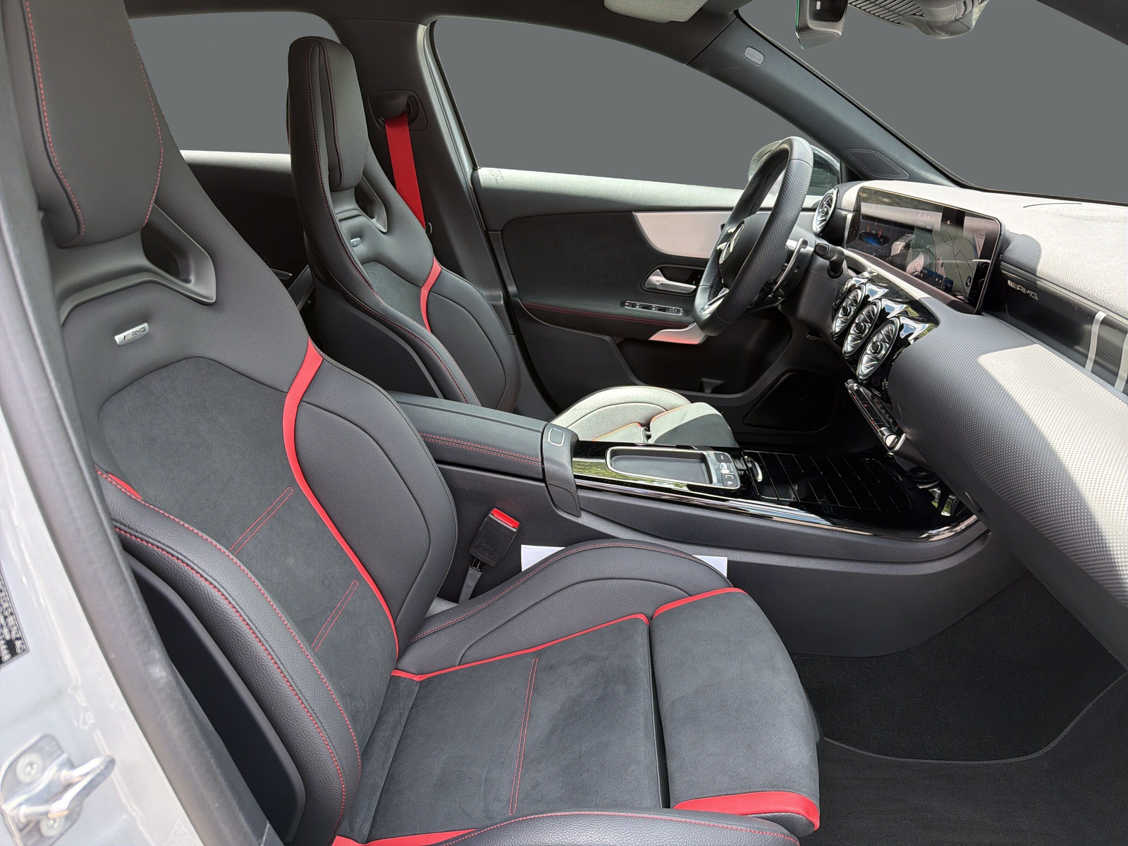 MERCEDES-BENZ A AMG 35 4Matic 8G-DCT-image-17