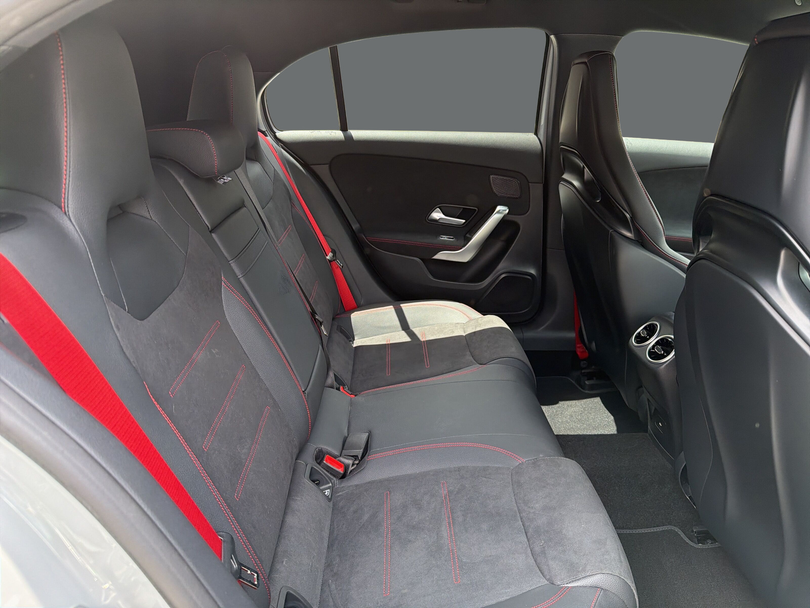 MERCEDES-BENZ A AMG 35 4Matic 8G-DCT-image-18