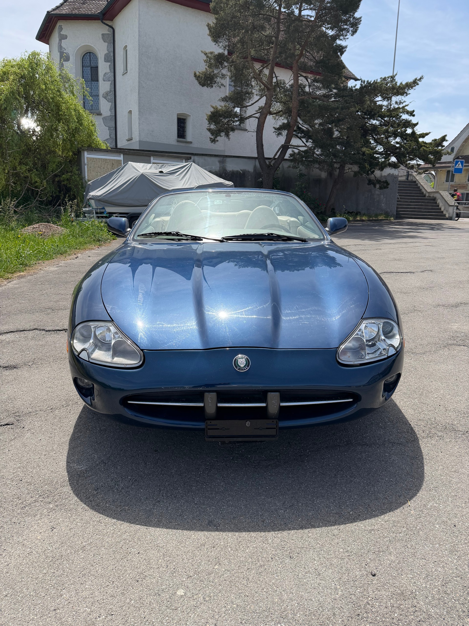 JAGUAR XK8 Convertible-image-2