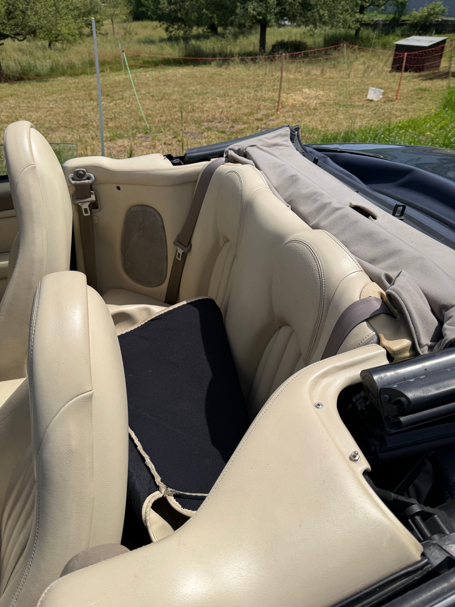 JAGUAR XK8 Convertible-image-11