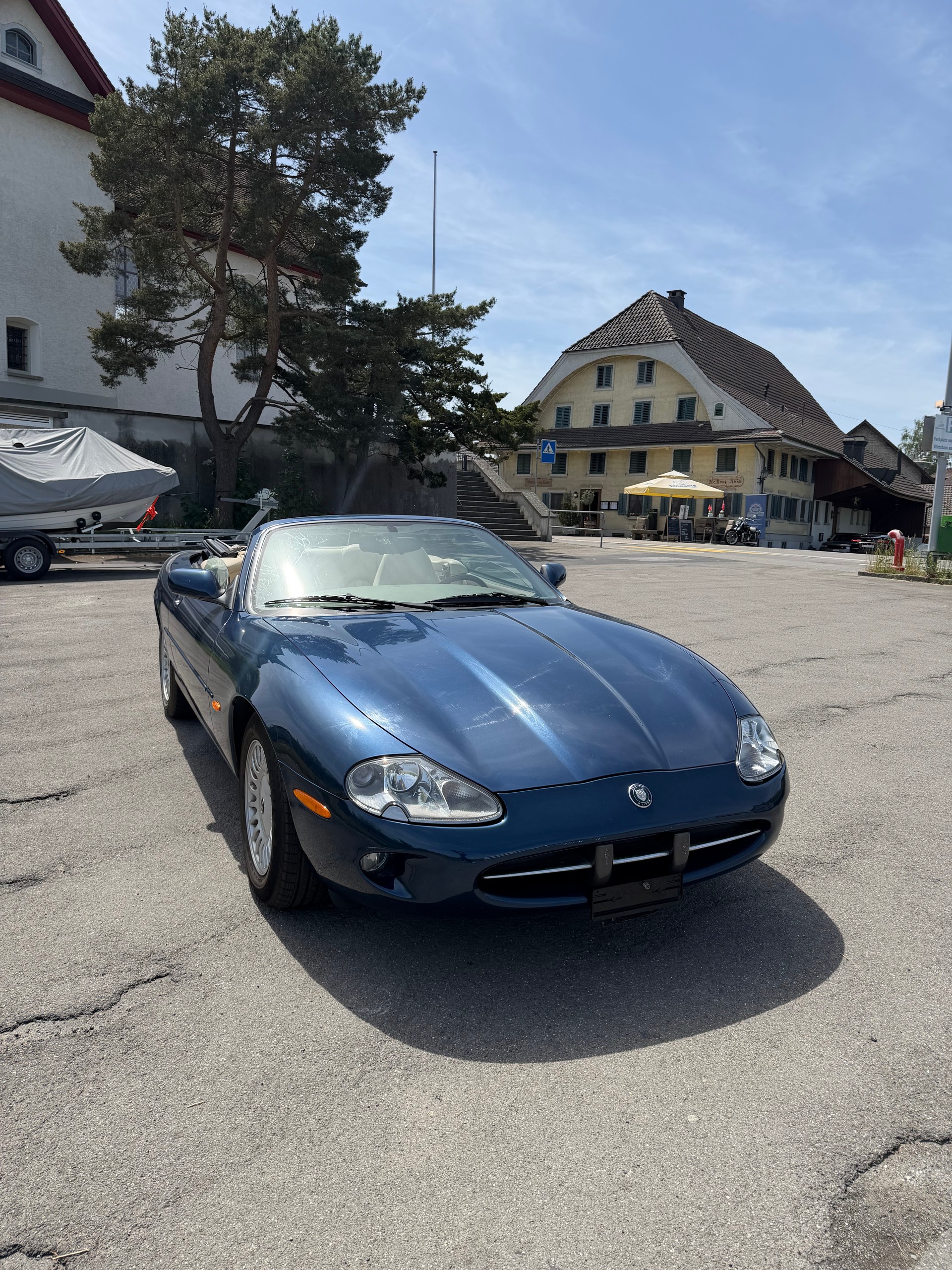 JAGUAR XK8 Convertible-image-1