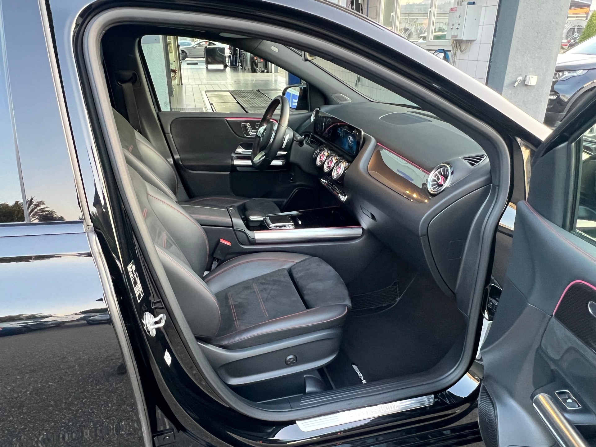 MERCEDES-BENZ B 250 4Matic AMG Line * MJ 2020 * Vollausstattung * AHK 1.8T *-image-13