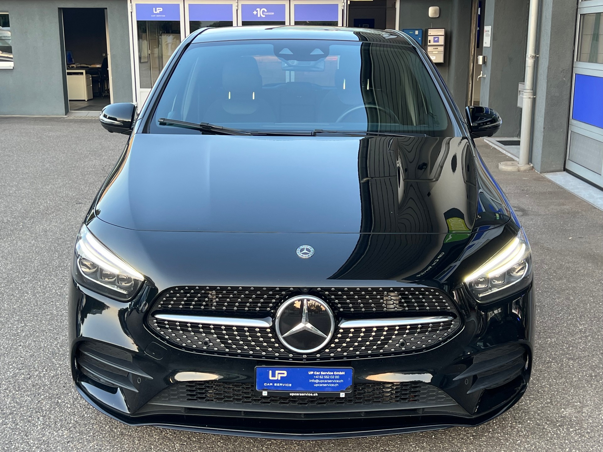 MERCEDES-BENZ B 250 4Matic AMG Line * MJ 2020 * Vollausstattung * AHK 1.8T *-image-0