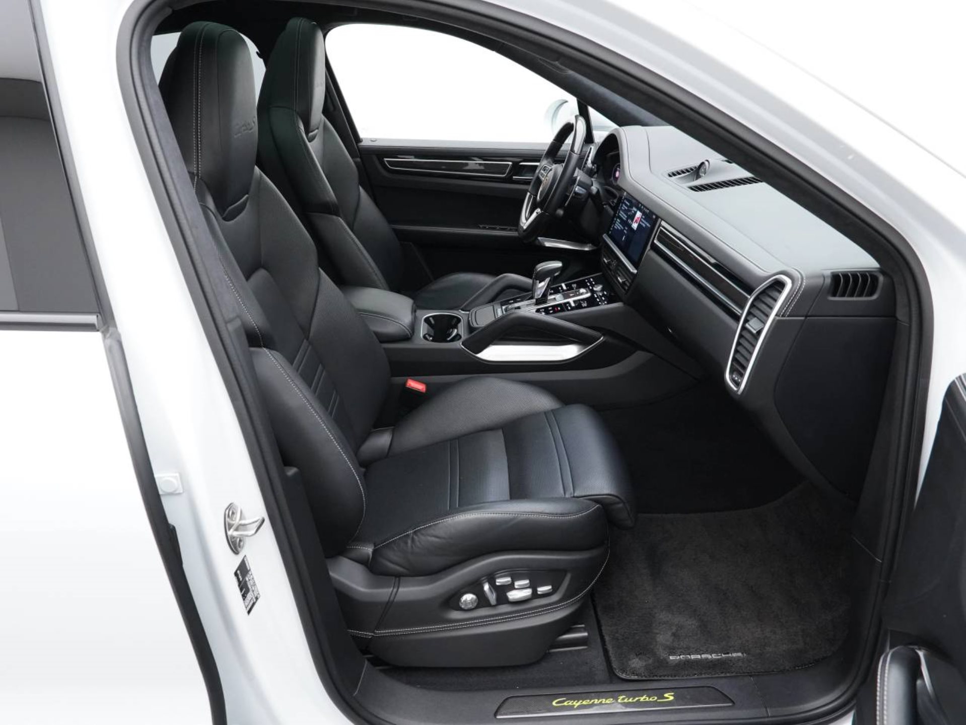 PORSCHE Cayenne Turbo S E-Hybrid Coupé-image-23