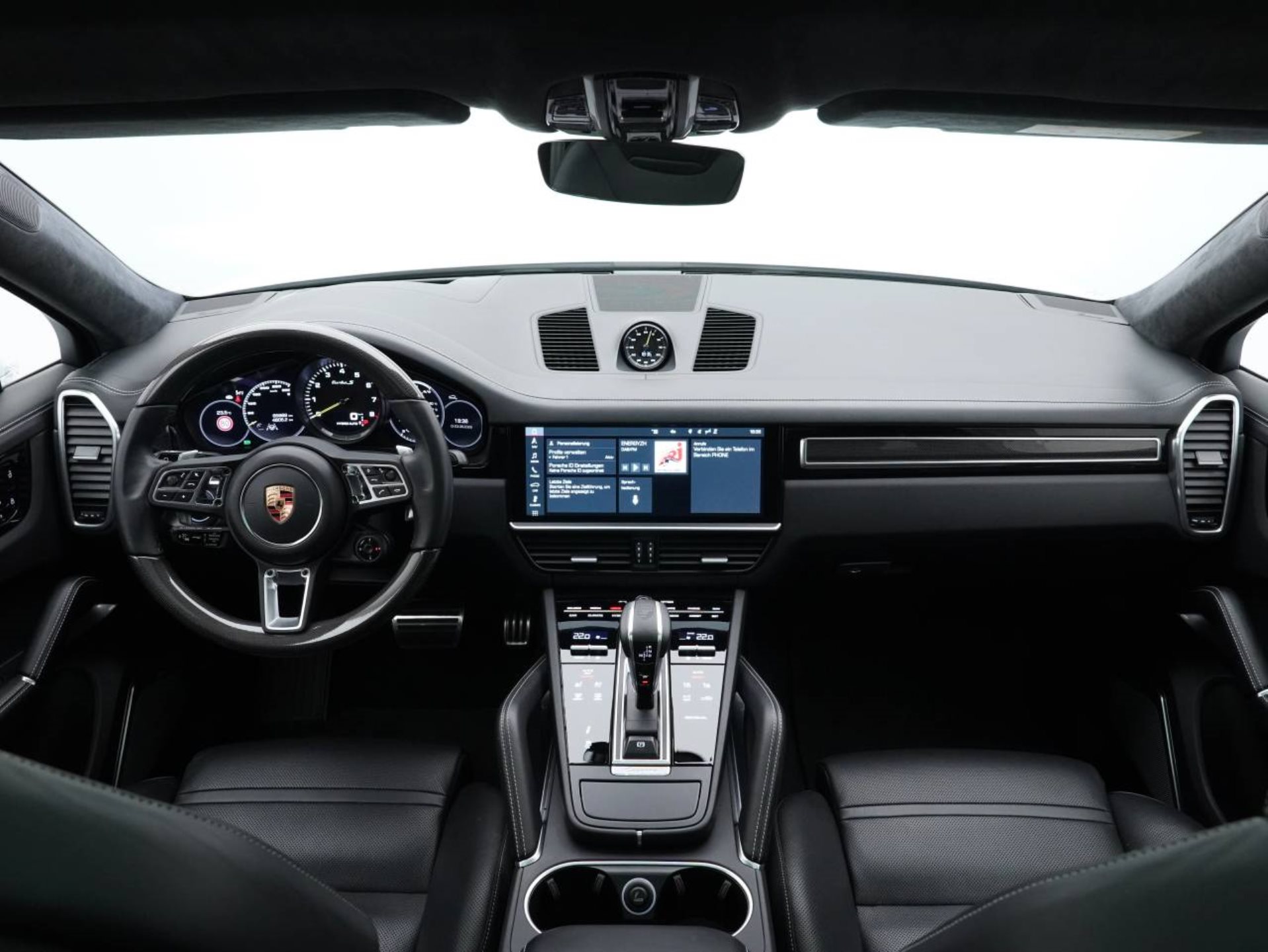 PORSCHE Cayenne Turbo S E-Hybrid Coupé-image-4