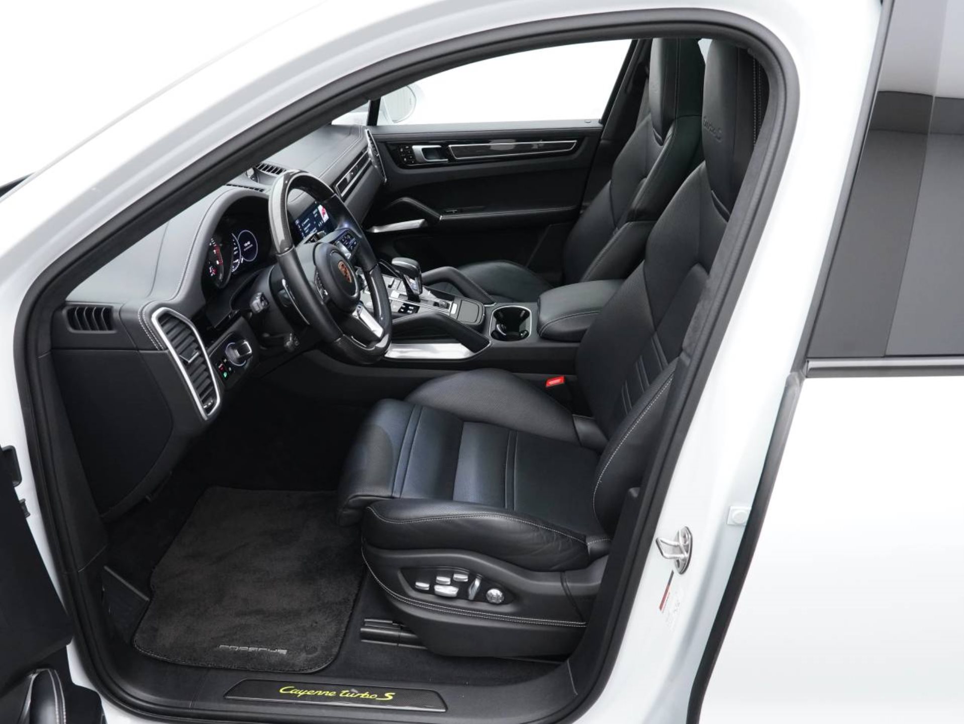 PORSCHE Cayenne Turbo S E-Hybrid Coupé-image-4