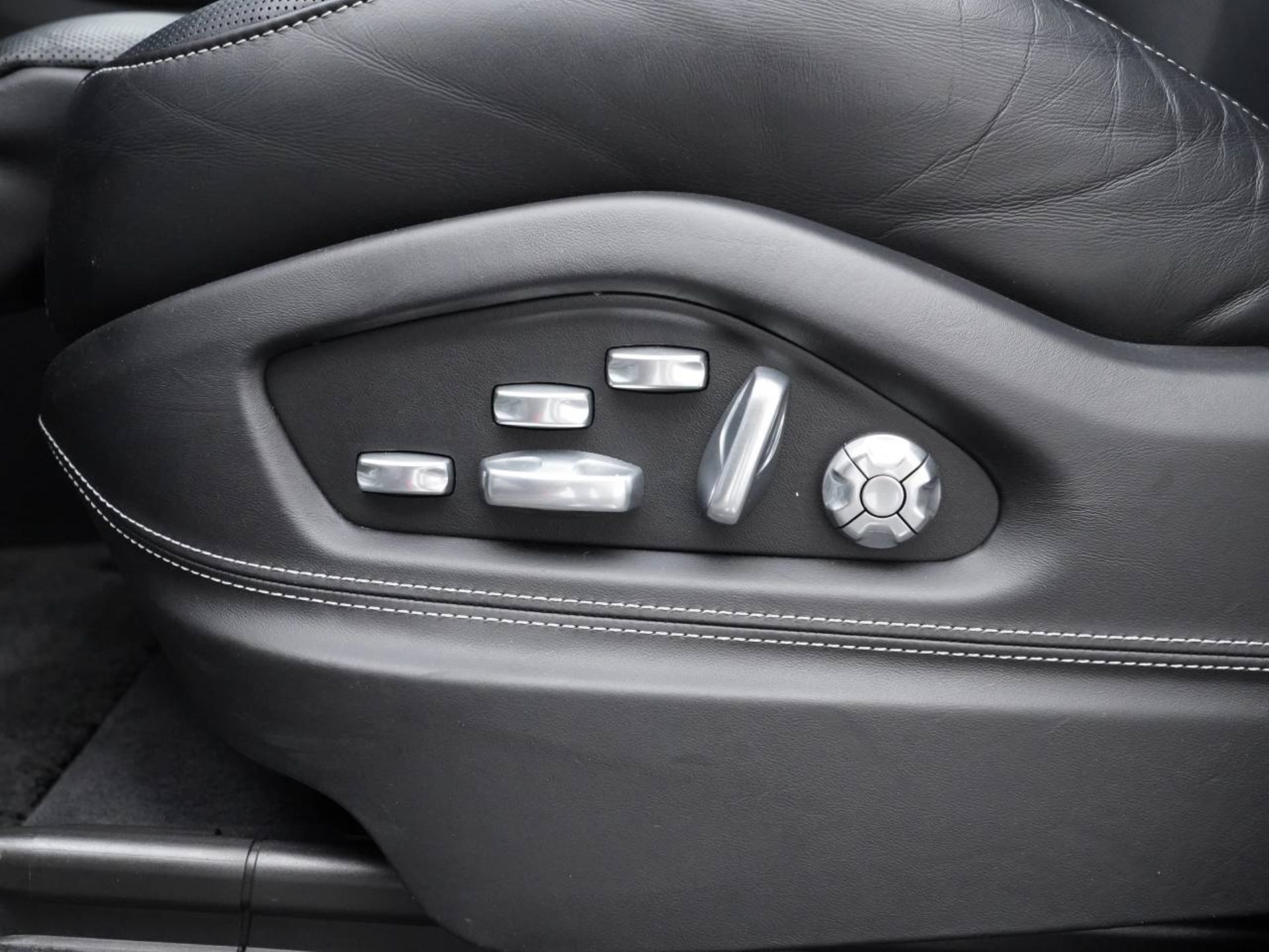 PORSCHE Cayenne Turbo S E-Hybrid Coupé-image-21
