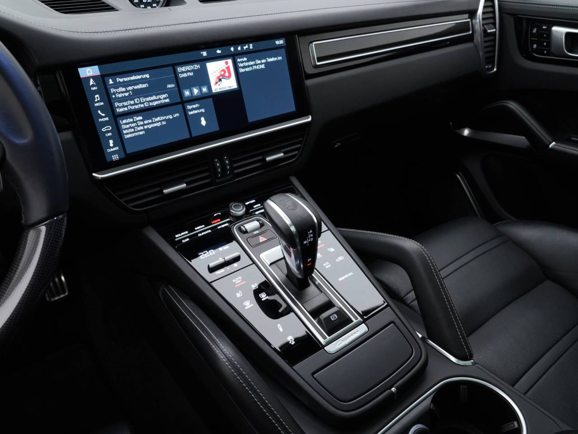 PORSCHE Cayenne Turbo S E-Hybrid Coupé-image-16