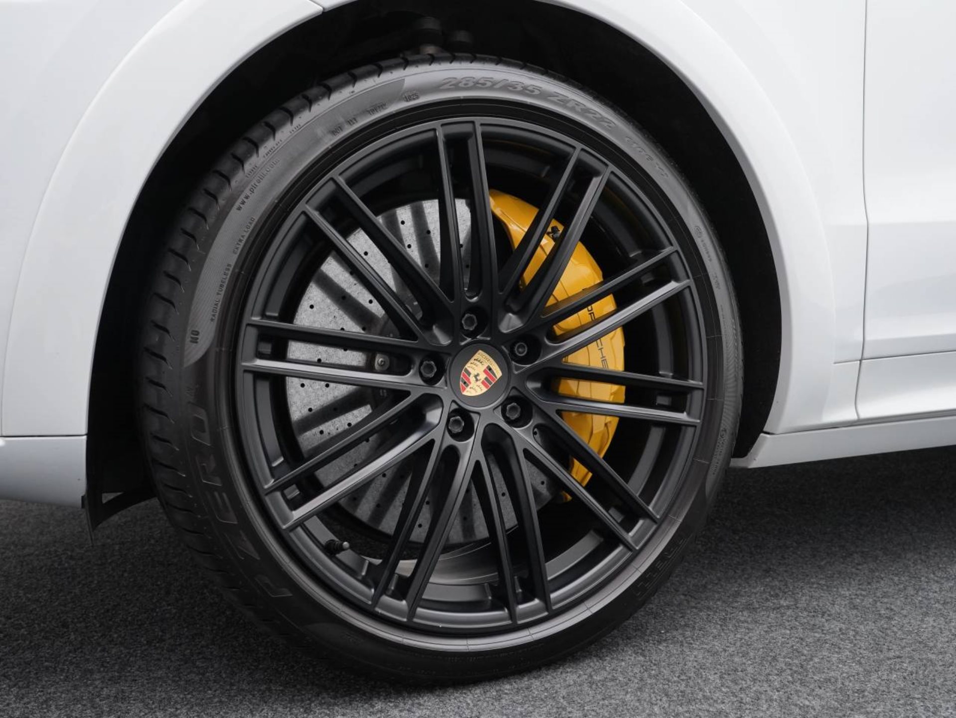 PORSCHE Cayenne Turbo S E-Hybrid Coupé-image-10