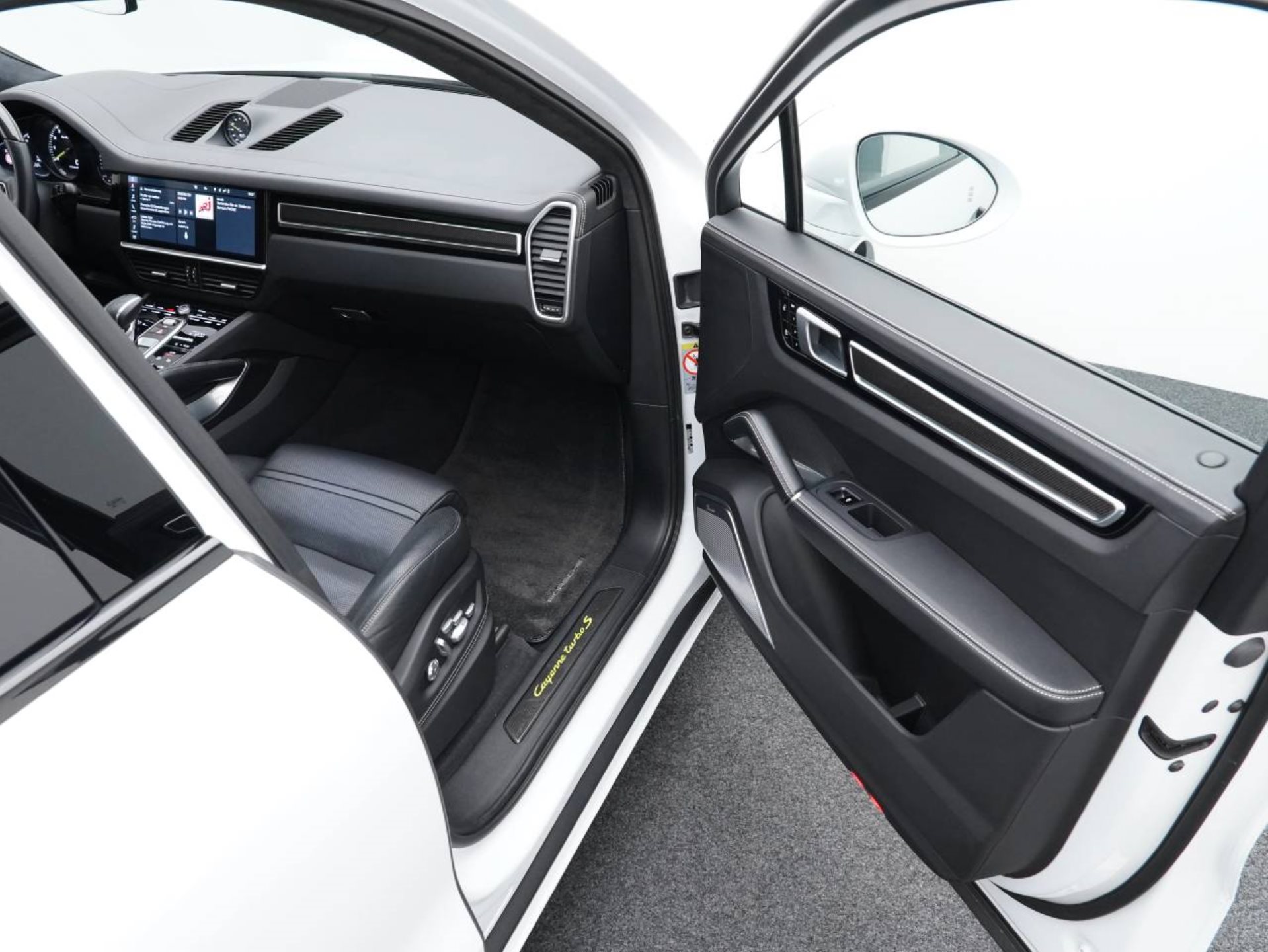 PORSCHE Cayenne Turbo S E-Hybrid Coupé-image-22