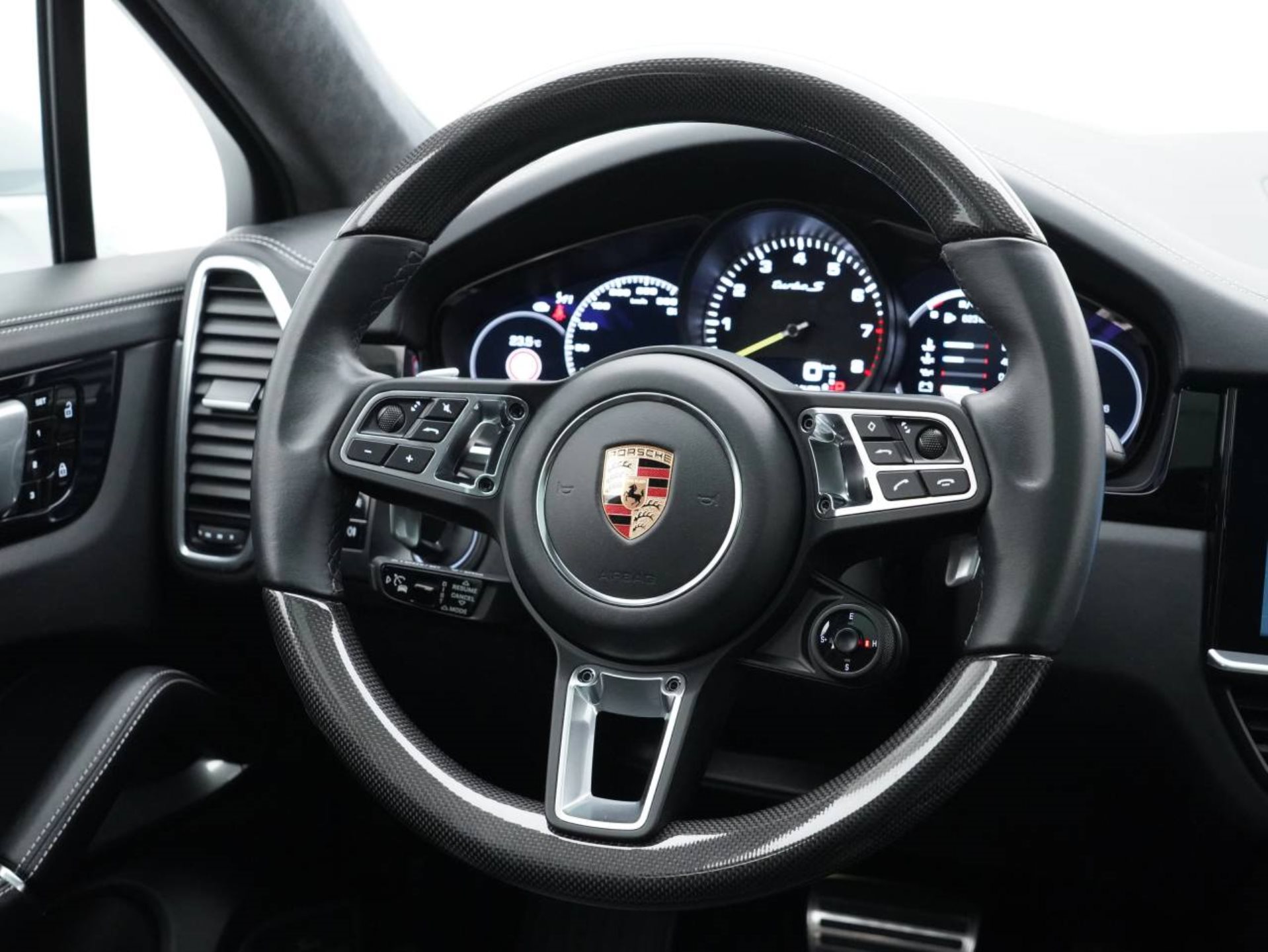 PORSCHE Cayenne Turbo S E-Hybrid Coupé-image-14
