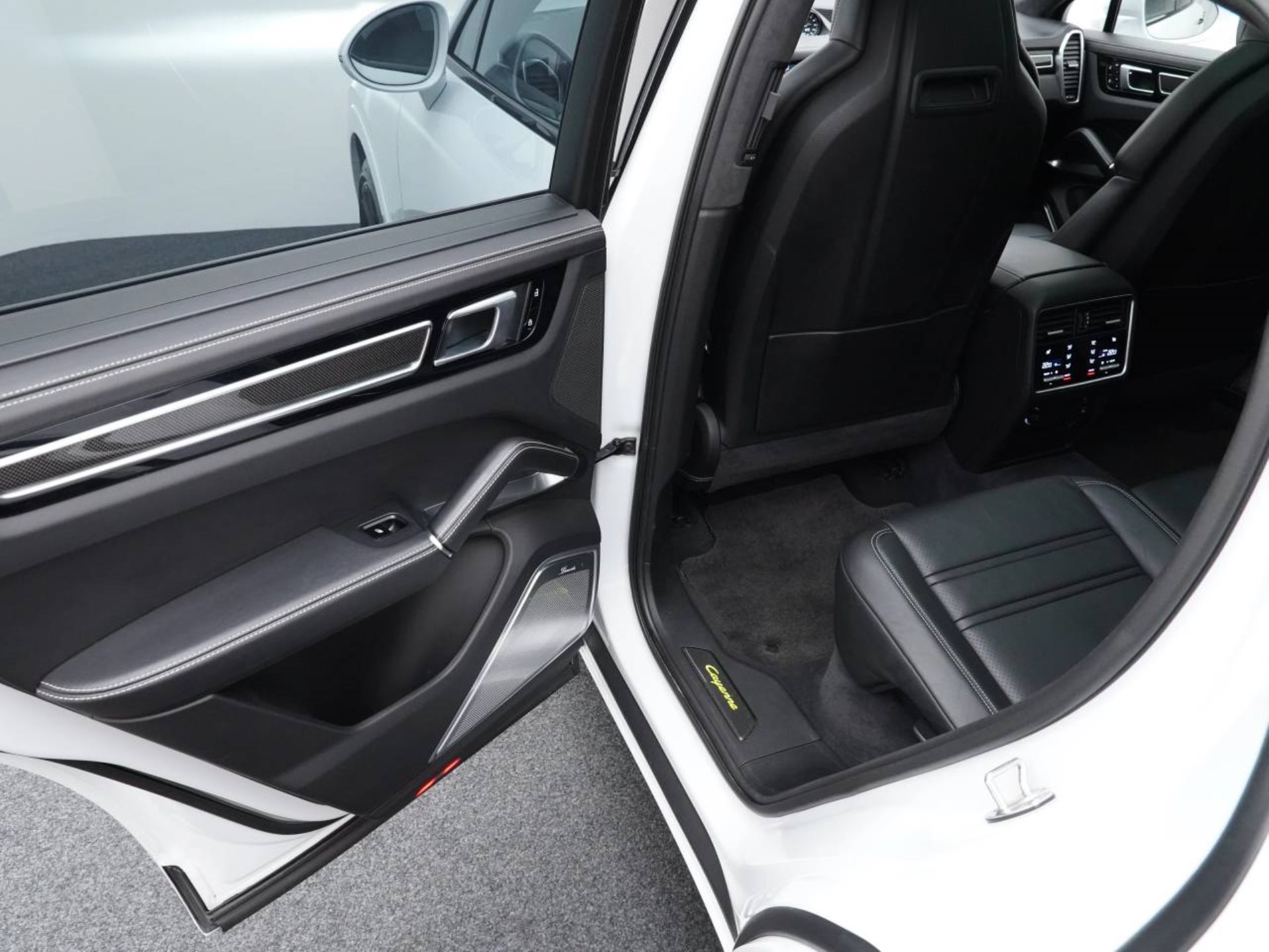 PORSCHE Cayenne Turbo S E-Hybrid Coupé-image-25