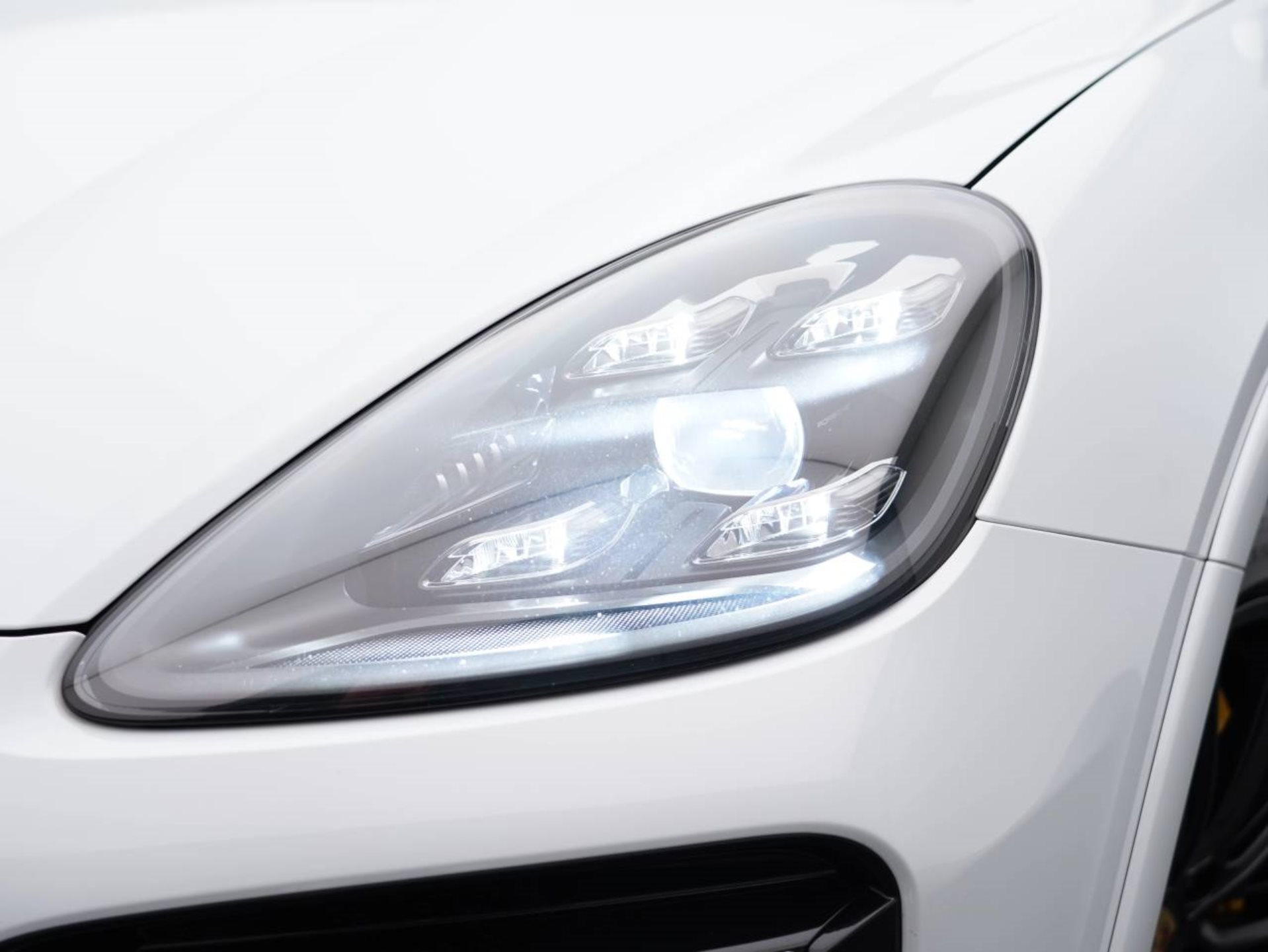 PORSCHE Cayenne Turbo S E-Hybrid Coupé-image-12