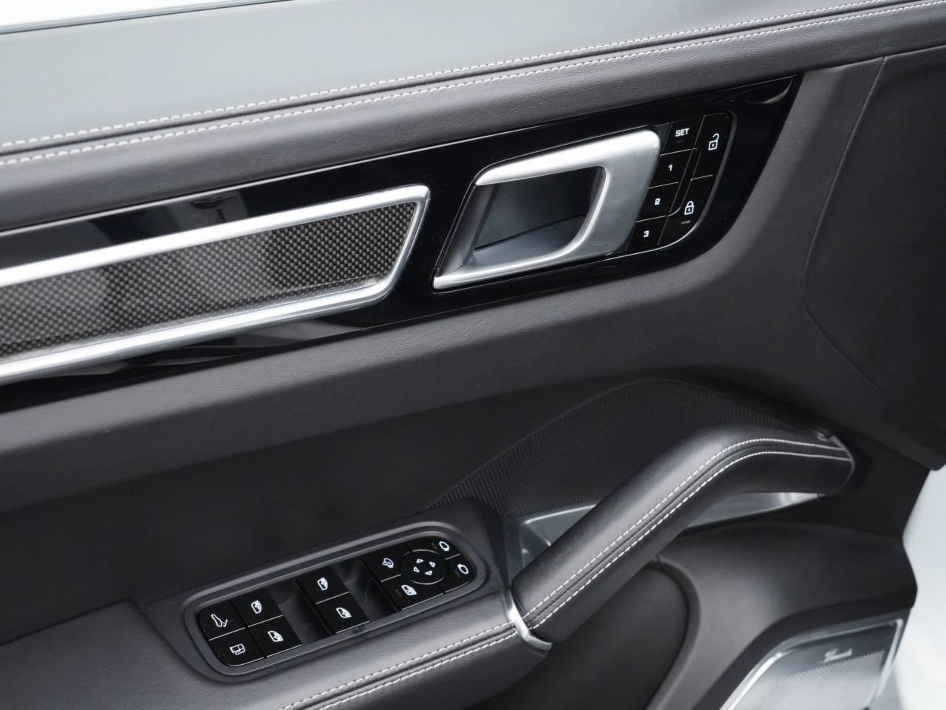 PORSCHE Cayenne Turbo S E-Hybrid Coupé-image-20