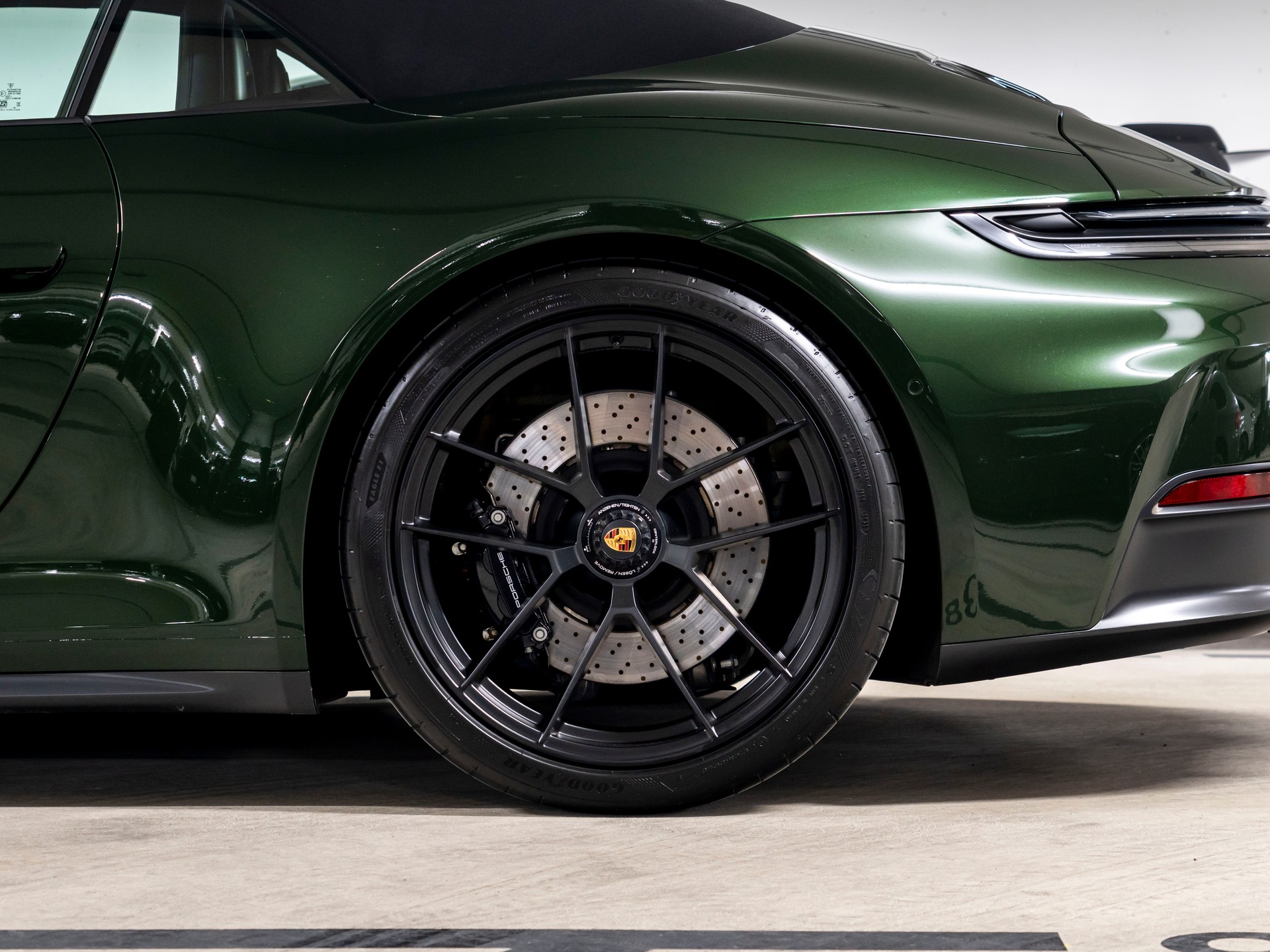 PORSCHE 911 Carrera 4 Cabriolet GTS PDK-image-8