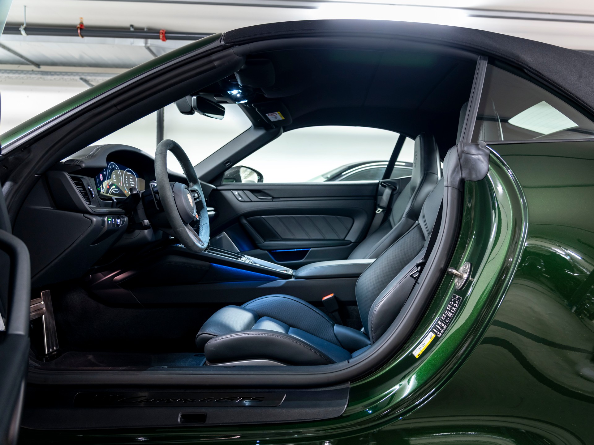 PORSCHE 911 Carrera 4 Cabriolet GTS PDK-image-18