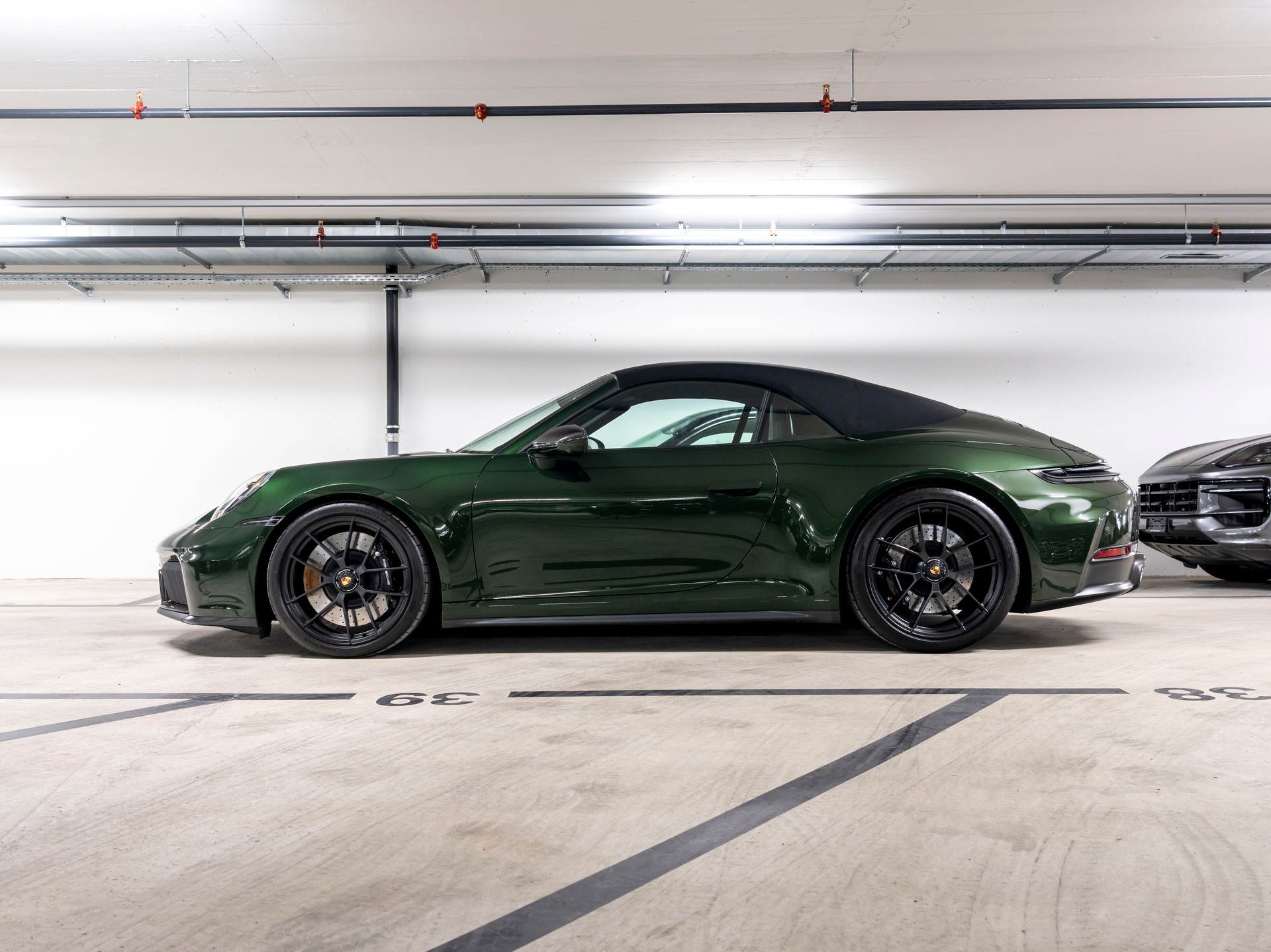 PORSCHE 911 Carrera 4 Cabriolet GTS PDK-showroom-element-1