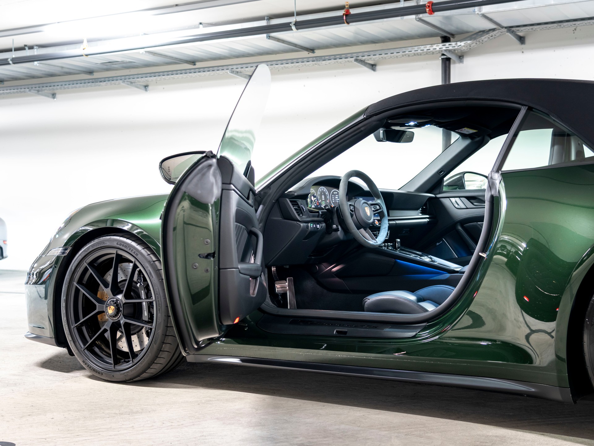 PORSCHE 911 Carrera 4 Cabriolet GTS PDK-image-11
