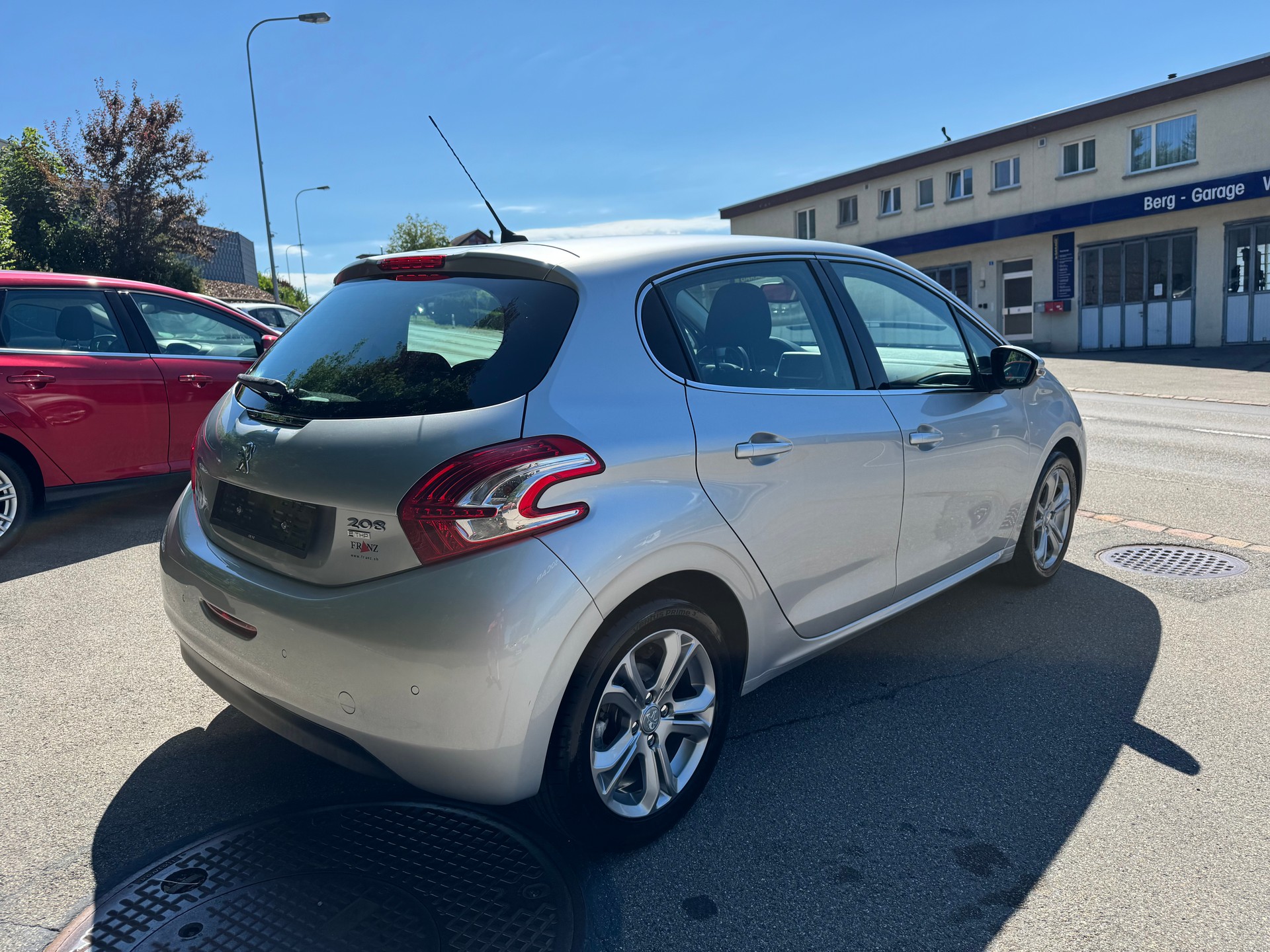 PEUGEOT 208 1.2 THP Allure-image-2