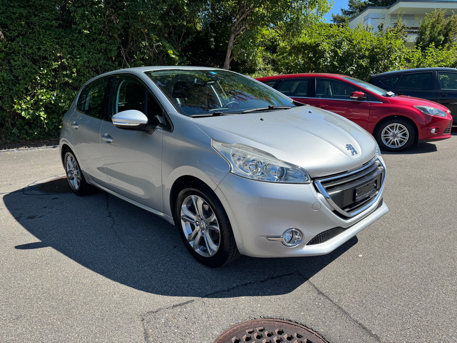 PEUGEOT 208 1.2 THP Allure-image-0