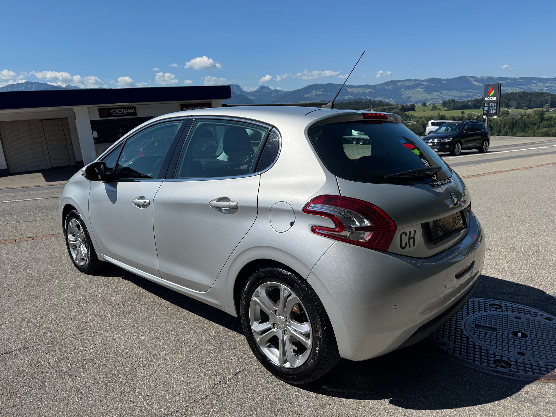 PEUGEOT 208 1.2 THP Allure-image-3