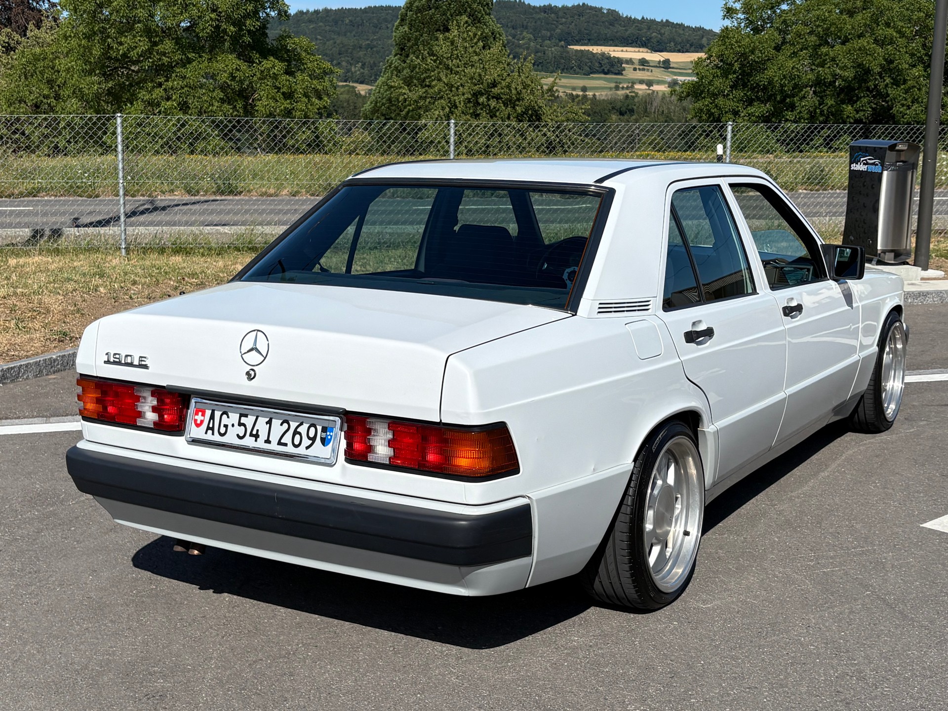 MERCEDES-BENZ 190 E 2.3-image-1