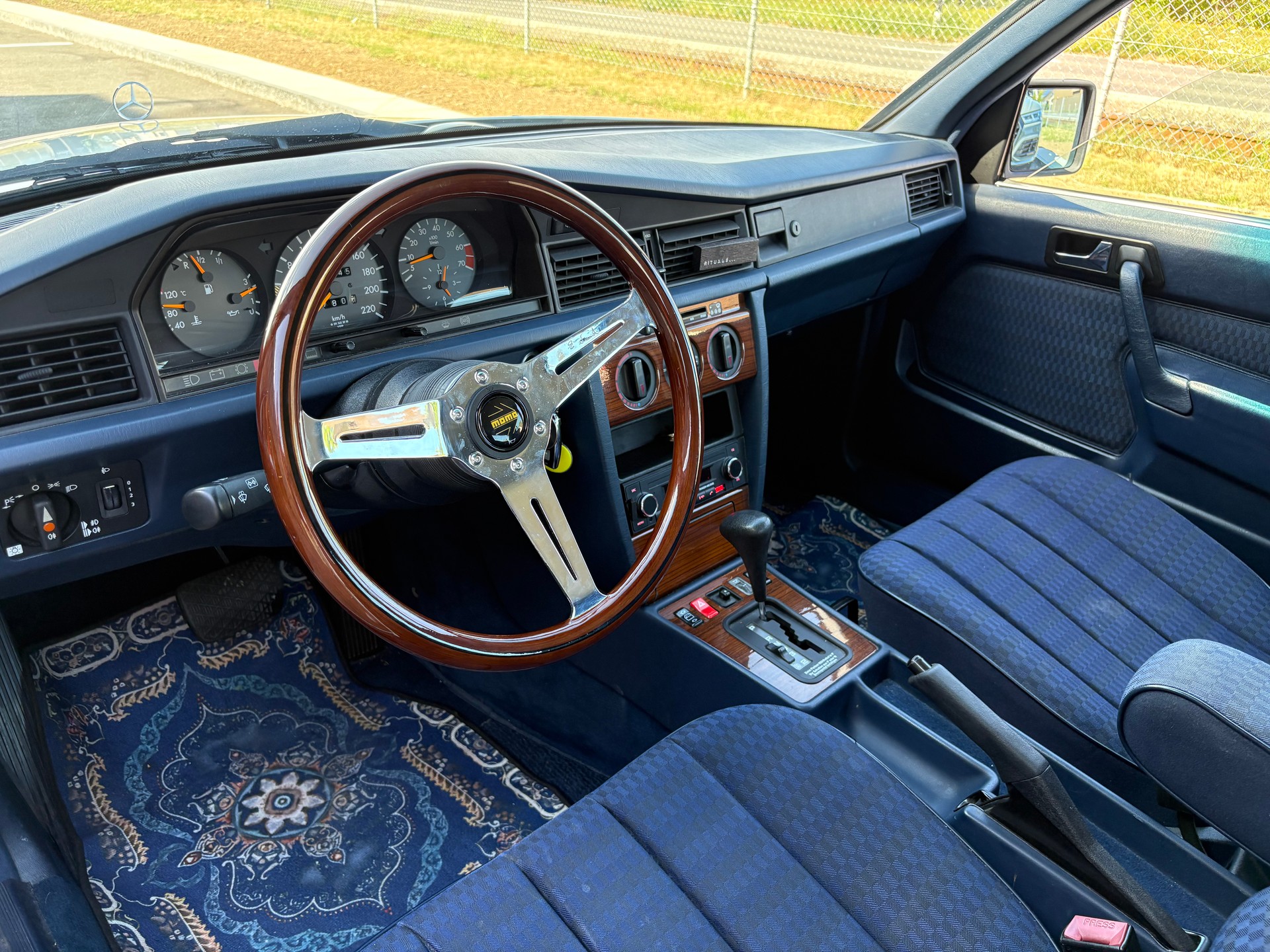 MERCEDES-BENZ 190 E 2.3-image-7