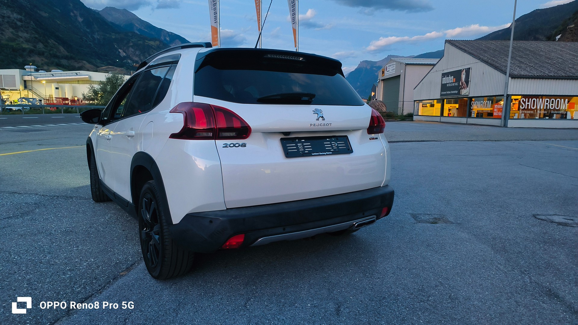 PEUGEOT 2008 1.6 BlueHDi GT Line-image-4