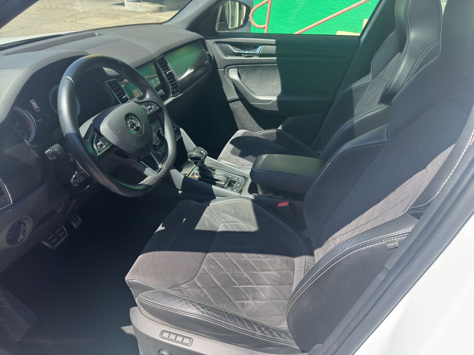 SKODA Kodiaq 2.0 TSI 4x4 Sport Line-image-6