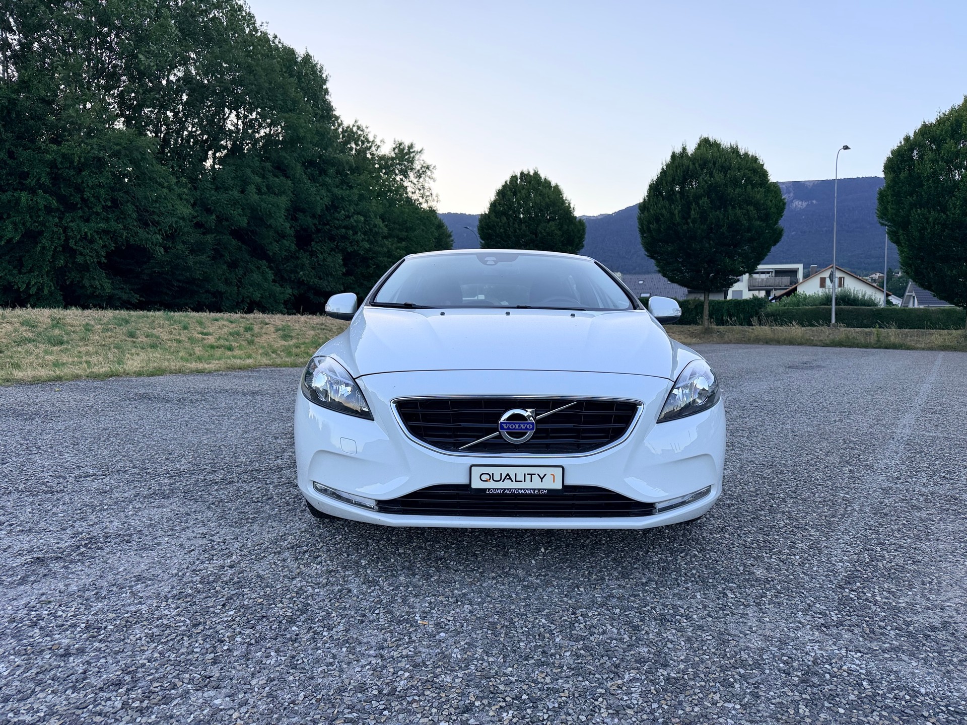 VOLVO V40 D2 Momentum-image-2